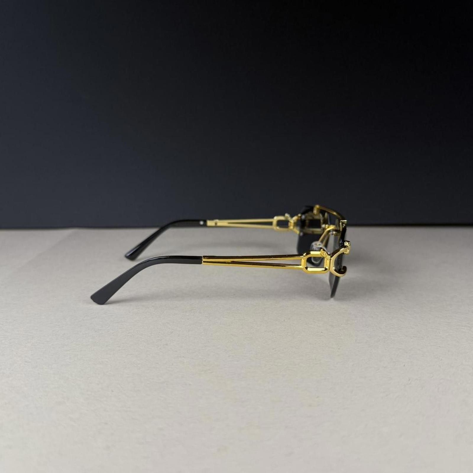 Other Black and gold vintage square sunglasses with a retro vibes Size ONE SIZE - 3 Thumbnail