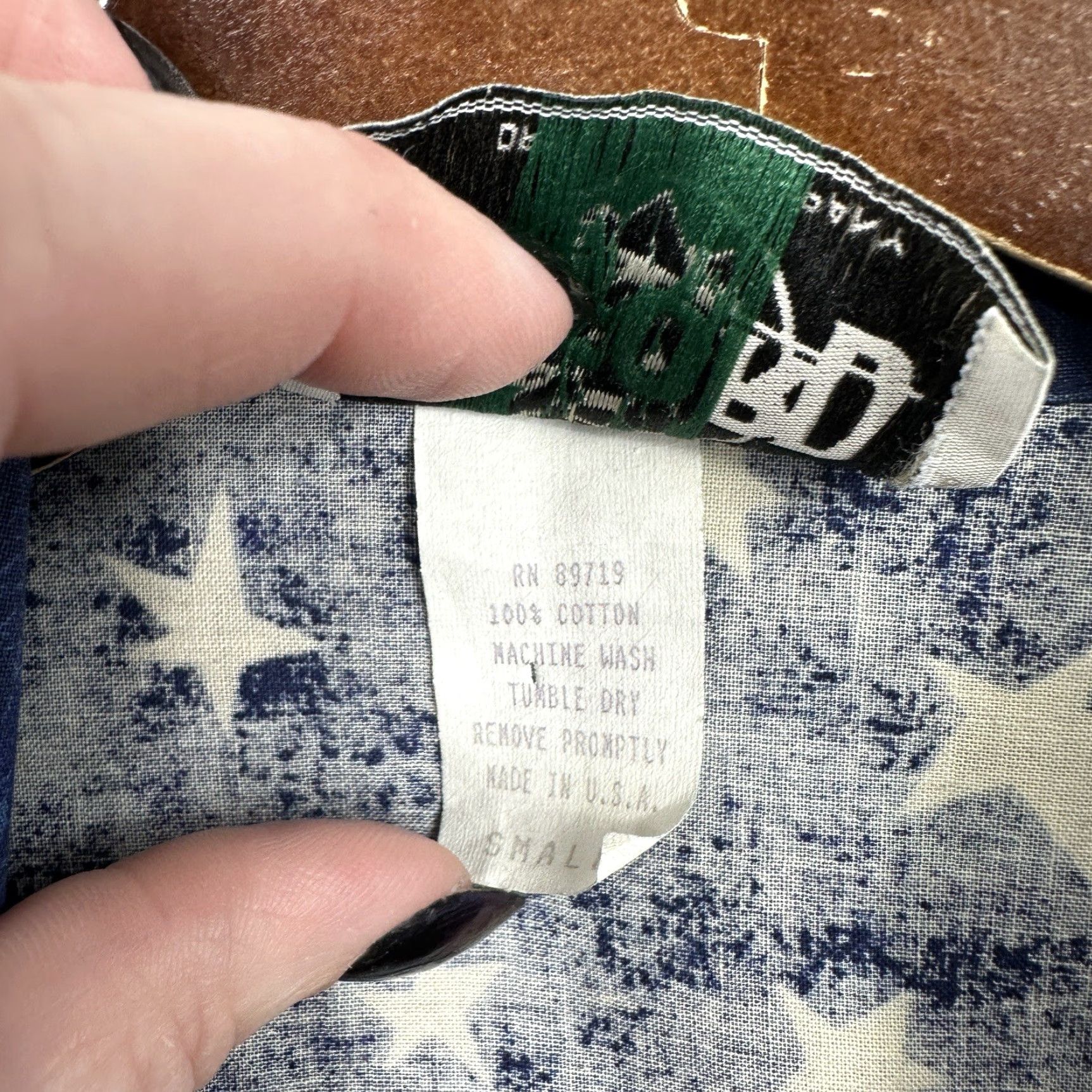Vintage VINTAGE Oxford Dry Goods Shirt Women S USA Made Blue Button-Up Long Sleeve Collared Dolman Sleeve Pockets Retro 90s Style Mens Womens Girls Boys? Size S / US 4 / IT 40 - 7 Thumbnail