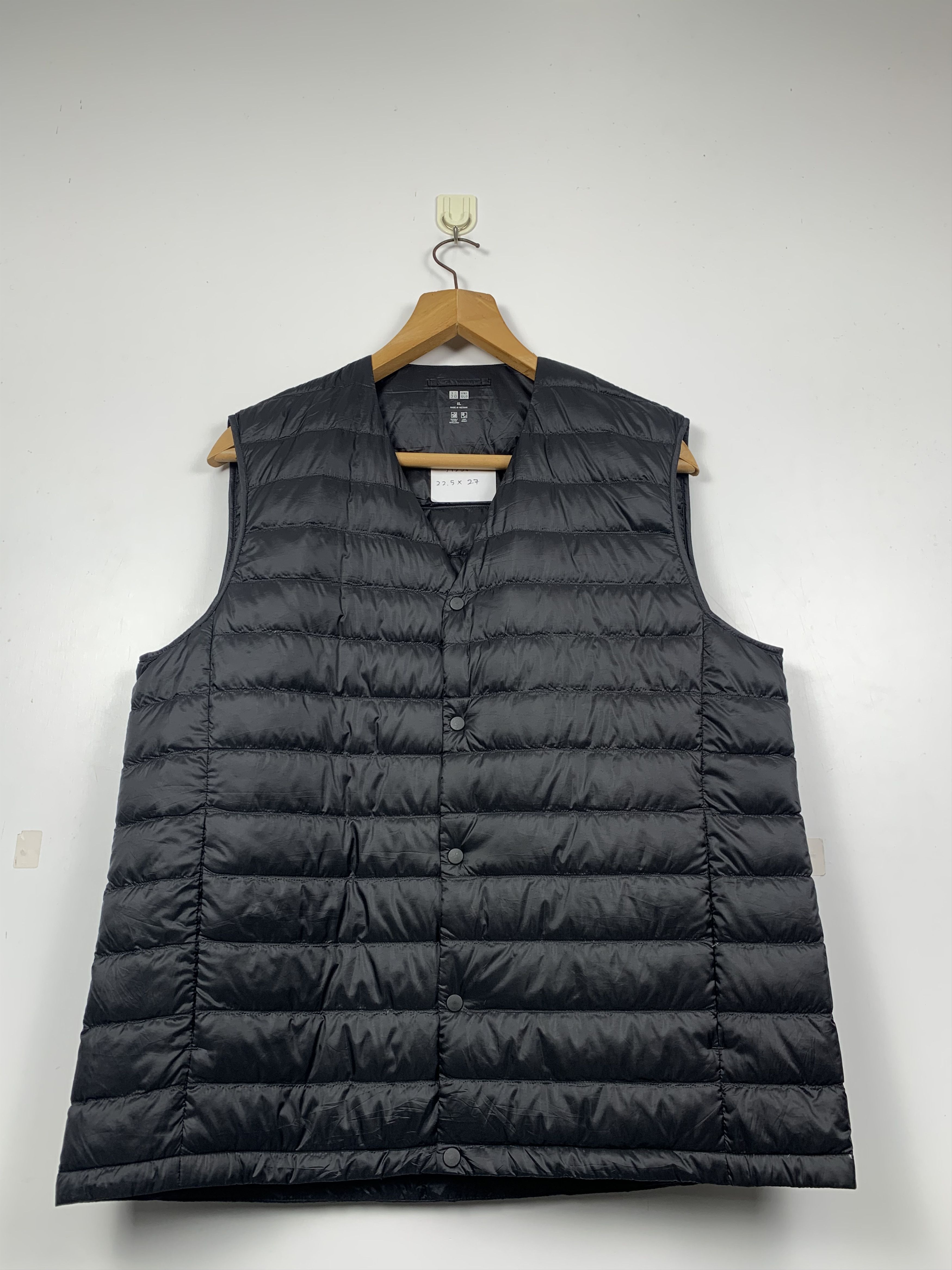 Uniqlo Puffer Button Ups Black Vest J1258
