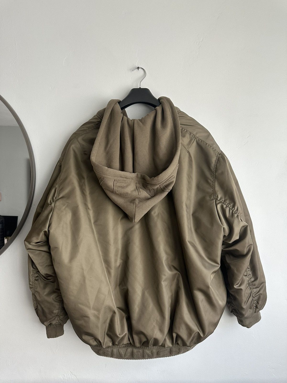 Givenchy Givenchy oversized bomber runway spring23 Size US M / EU 48-50 / 2 - 2 Thumbnail