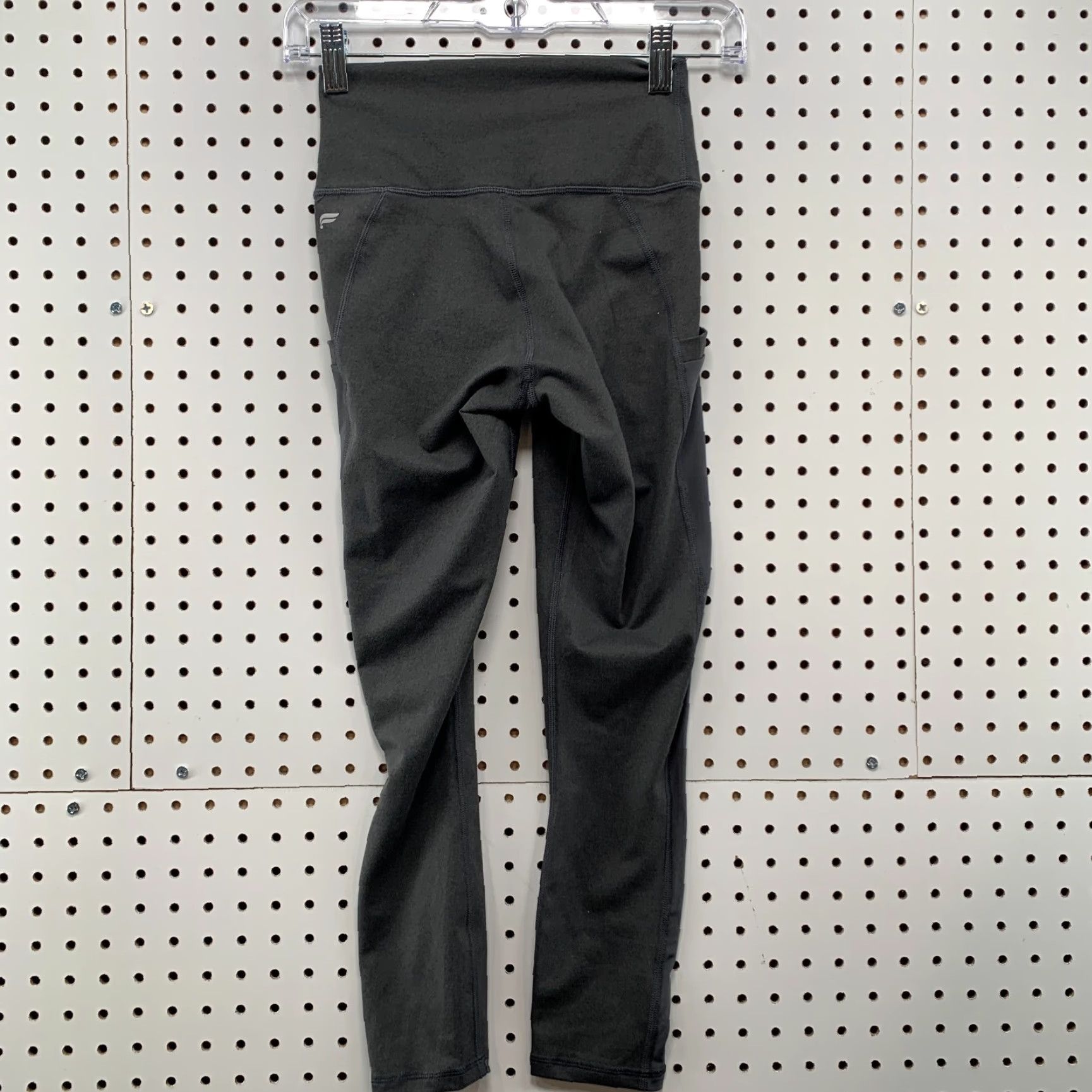 Fabletics Fabletics Mila Leggings Womens 2XS Gray Pocket Capri Yoga Fit 22x22.5 Size 24" / US 00 / IT 34 - 6 Thumbnail