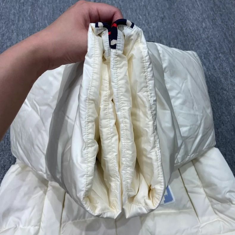 Gucci Gucci Size 36 White striped string logo down jacket size36 Size US XXS / EU 40 - 2 Thumbnail