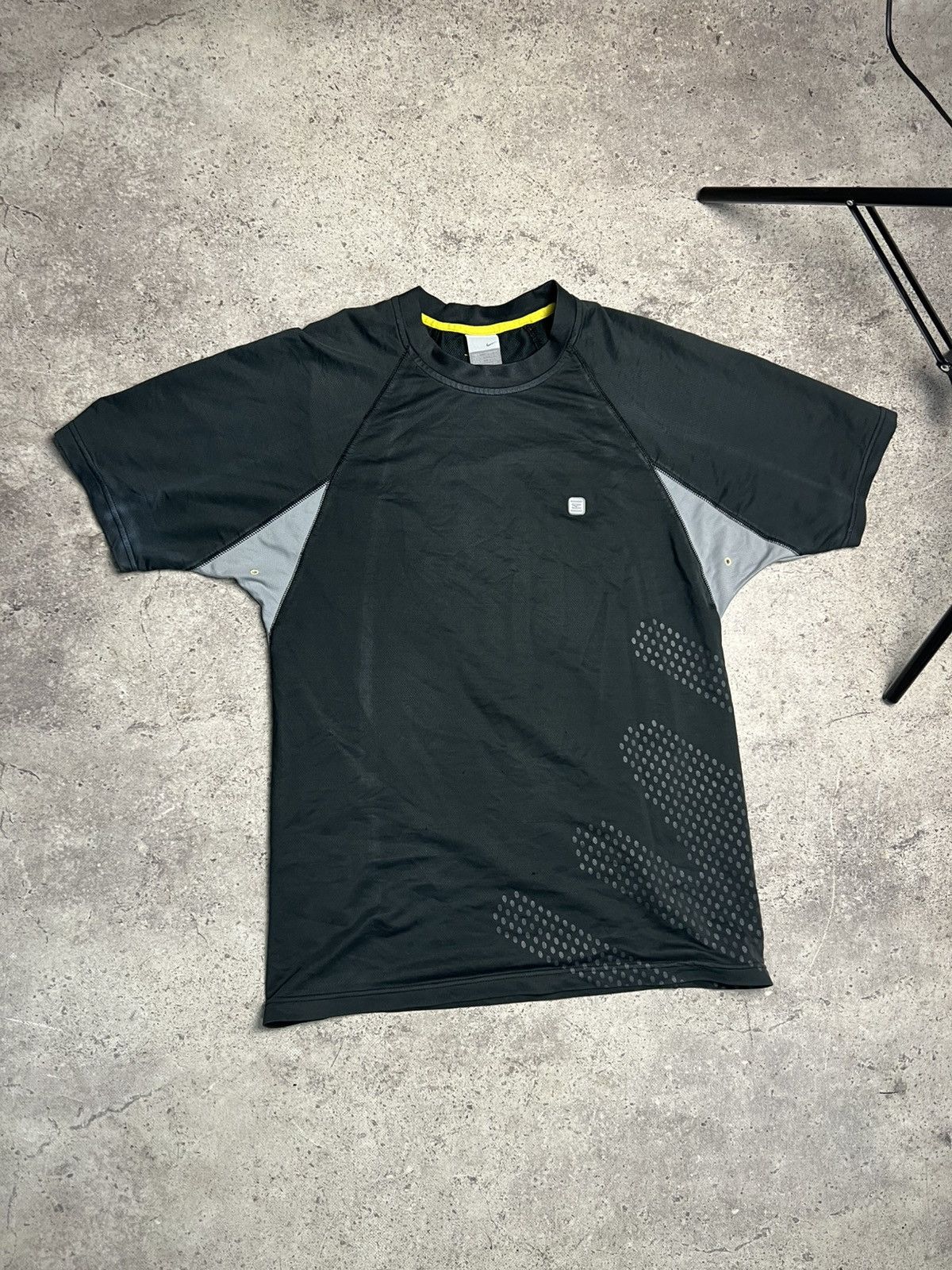 Nike Vintage 90s Nike Shox T-Shirt Rare Retro Hype Y2K TN Size US S / EU 44-46 / 1 - 2 Thumbnail