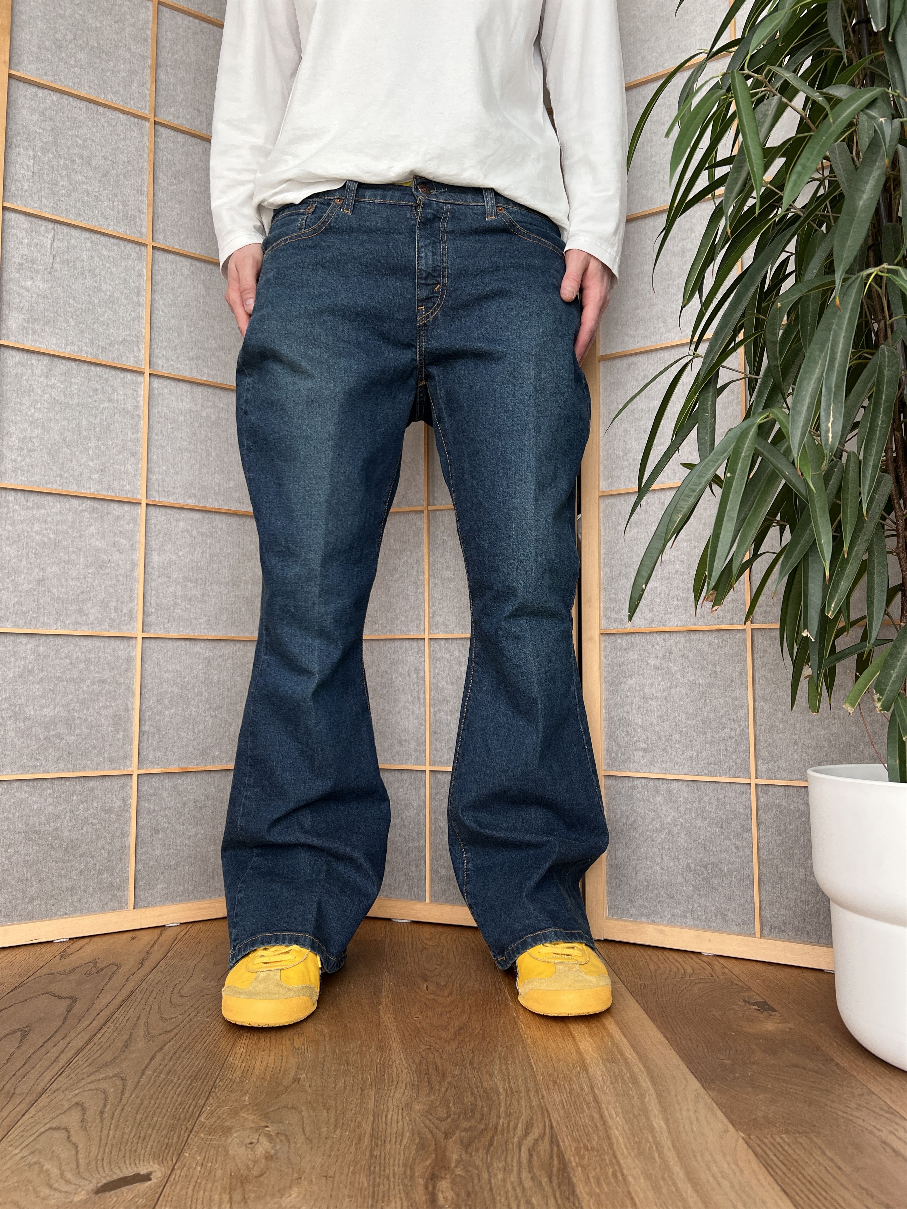 Levi's Vintage Clothing RARE Levis Flared Boot Cut Denim vintage 00s Retro Jeans y2k Size US 34 / EU 50 - 11 Thumbnail