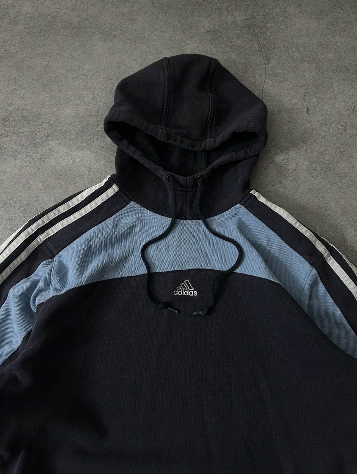 Adidas Vintage Adidas Central logo hoodies mens Size US S / EU 44-46 / 1 - 3 Thumbnail