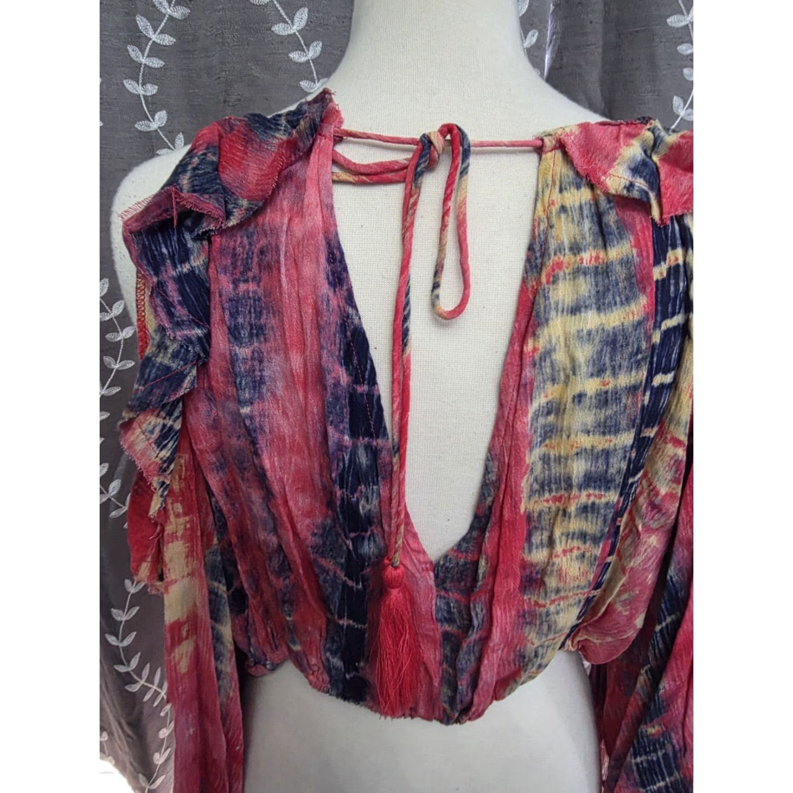 Vintage VINTAGE Shop Neighbor Cropped Blouse Shirt Womens Tie Dye Pink 3/4 Sleeve V-Neck Bell Ruffle Tassel Boho Beach Hippie Summer Spring Fall Size S / US 4 / IT 40 - 4 Thumbnail