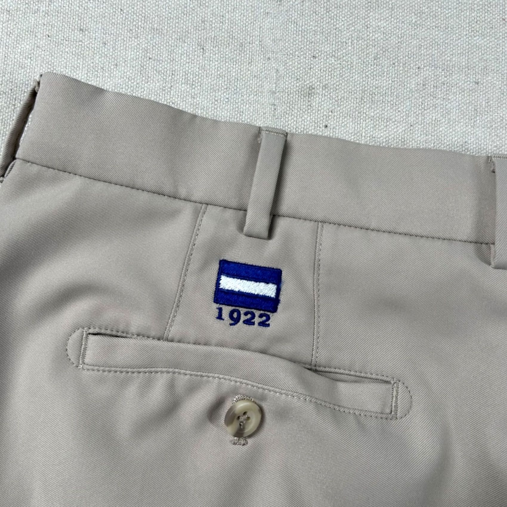 Peter Millar VINTAGE Peter Millar Short Men 38 Flat Front Chino Khaki Performance Polyester Flag Logo Shirt Size US 38 / EU 54 - 6 Thumbnail