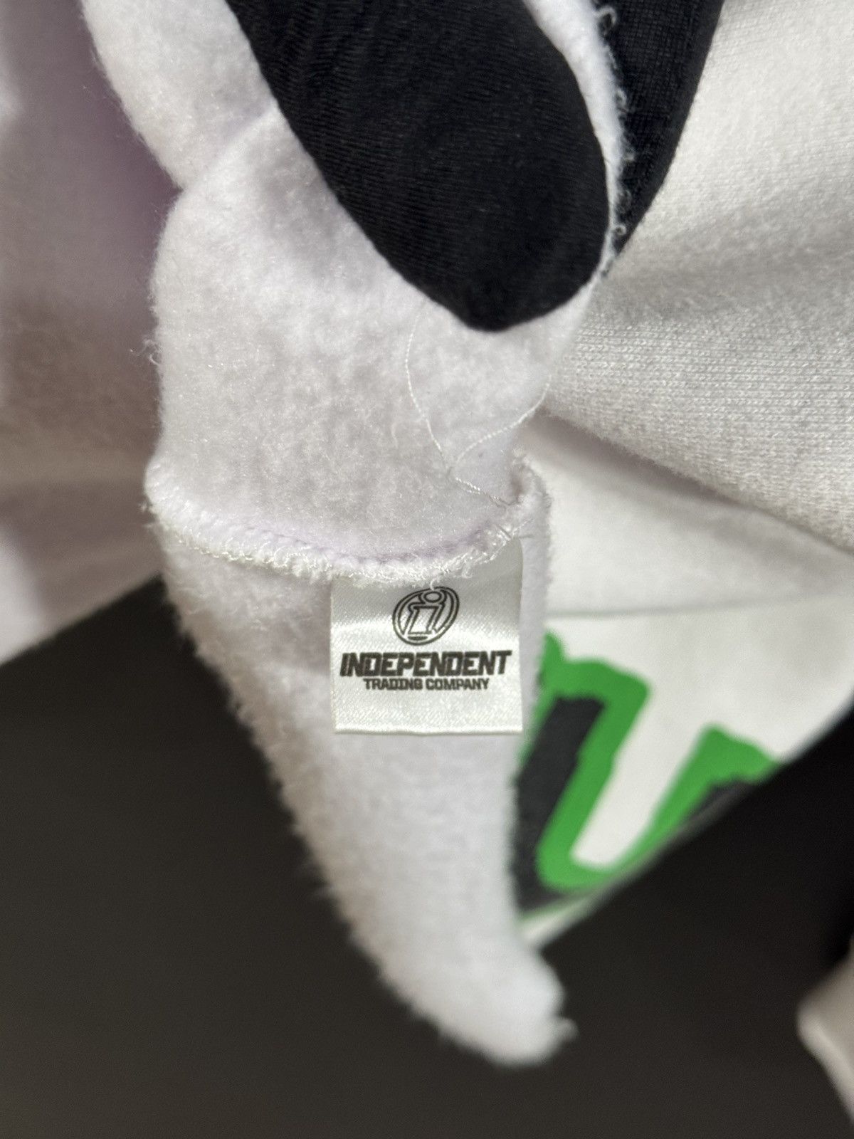 Pleasures Pleasures Custom Cropped Rock On 🤘 Hoodie XL Size US XL / EU 56 / 4 - 6 Thumbnail