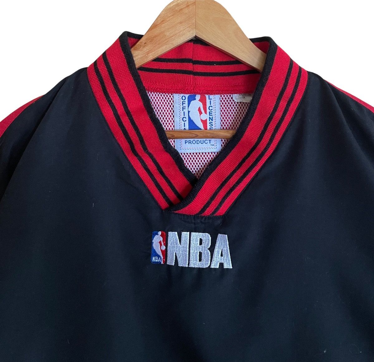 NBA Vintage Team NBA Chicago Bulls Nylon Sweatshirt 1990s Size US L / EU 52-54 / 3 - 5 Thumbnail
