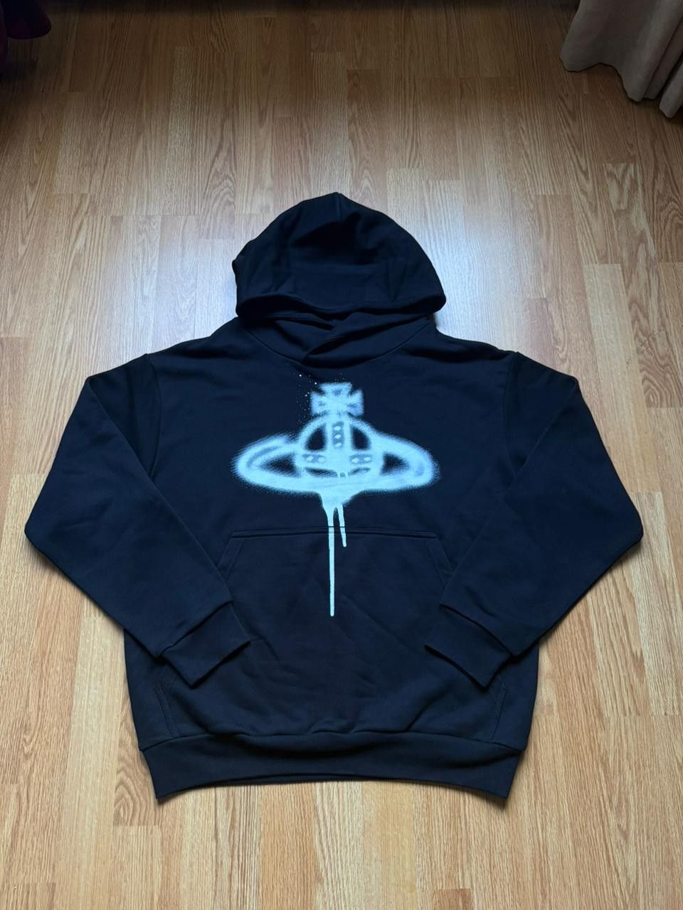 CC28 Spray Orb Logo Hoodie in Black