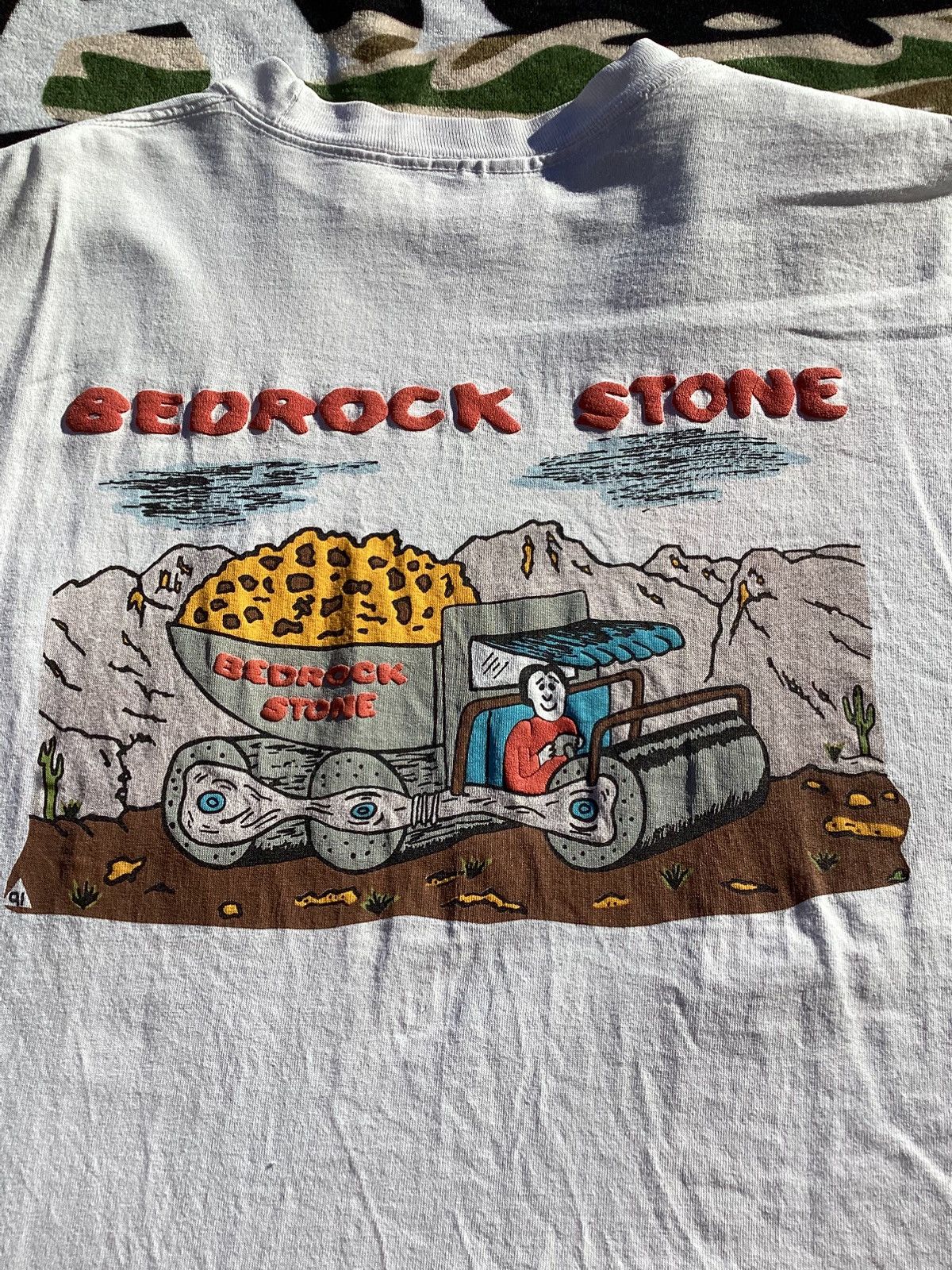Hanes Vtg Flintstones Bedrock Stone single stitch USA adult XL Tee Size US XL / EU 56 / 4 - 2 Thumbnail