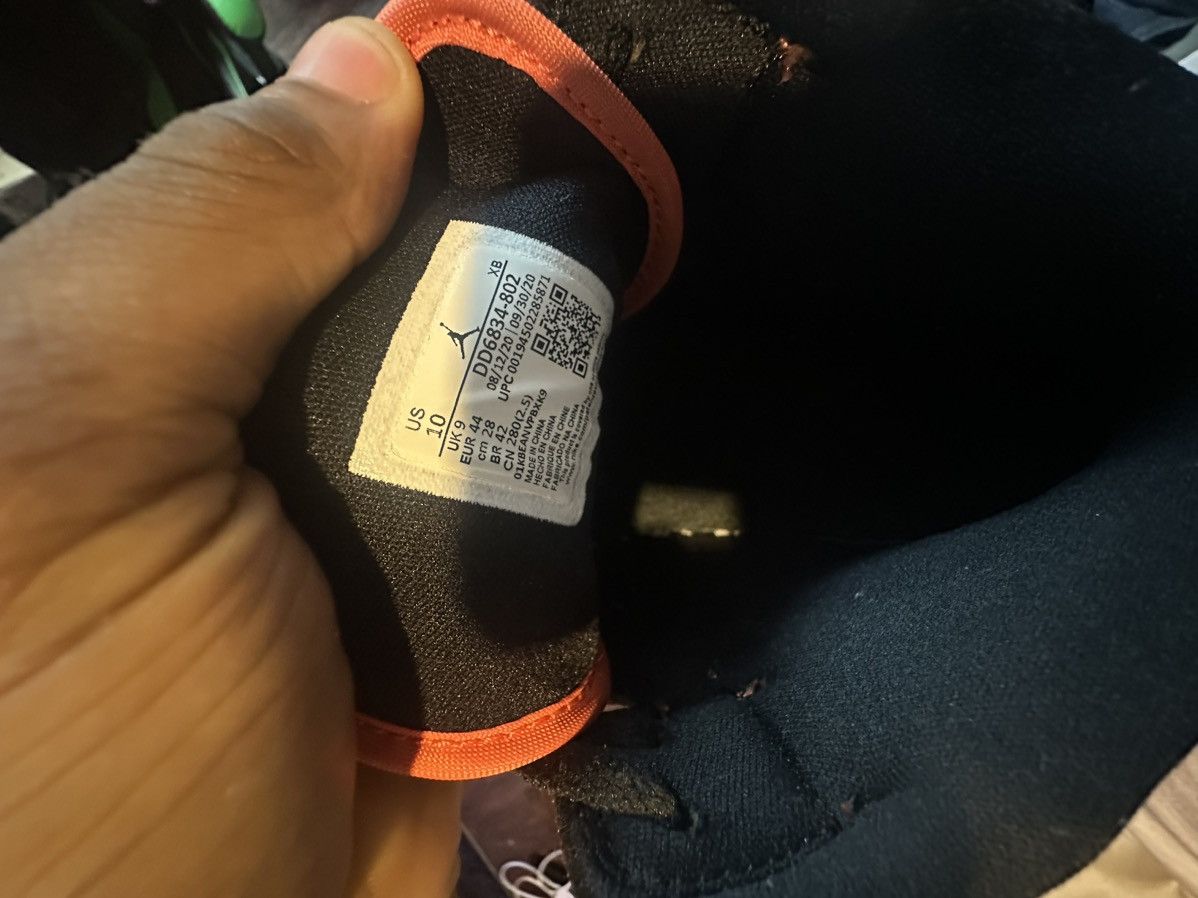 Nike Jordan 1 mid Size US 10 / EU 43 - 2 Thumbnail