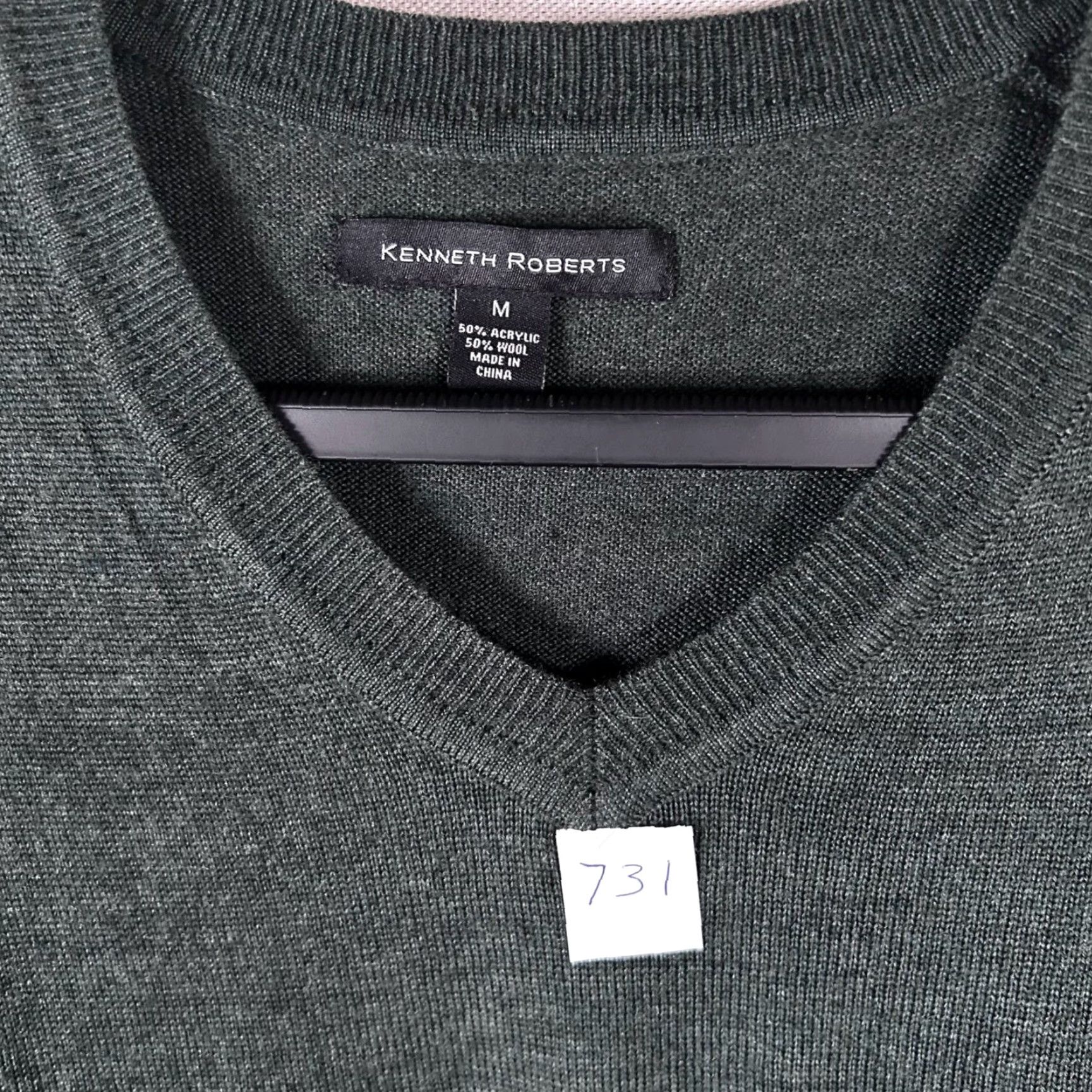 Vintage Kenneth Roberts Mens V-Neck Wool Blend Sweater Dark Green Charcoal Medium Size US M / EU 48-50 / 2 - 2 Thumbnail