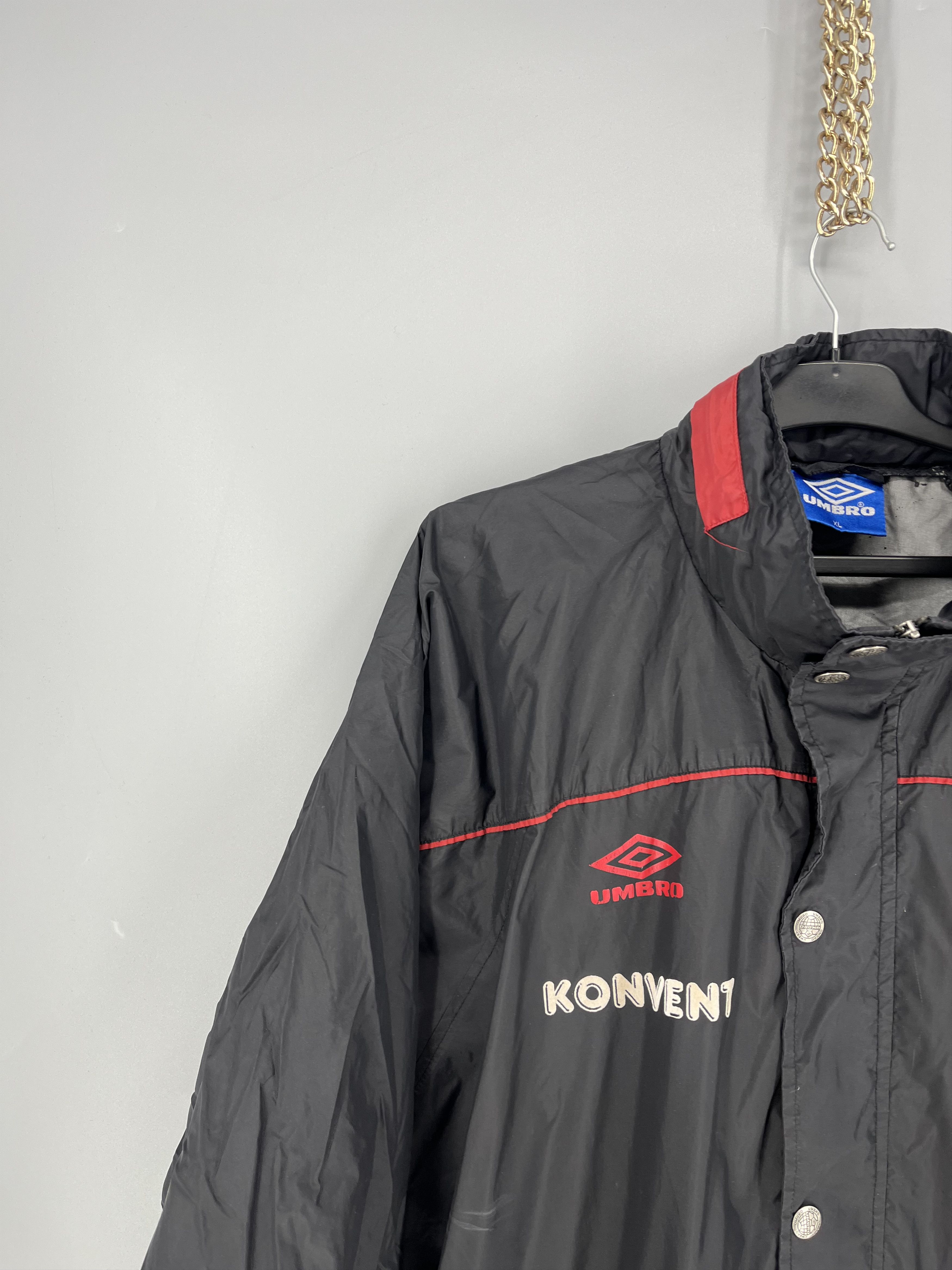 Umbro Vintage Umbro RW Oberhausen KONVENT Rain Jacket Black Red Size US XL / EU 56 / 4 - 4 Thumbnail