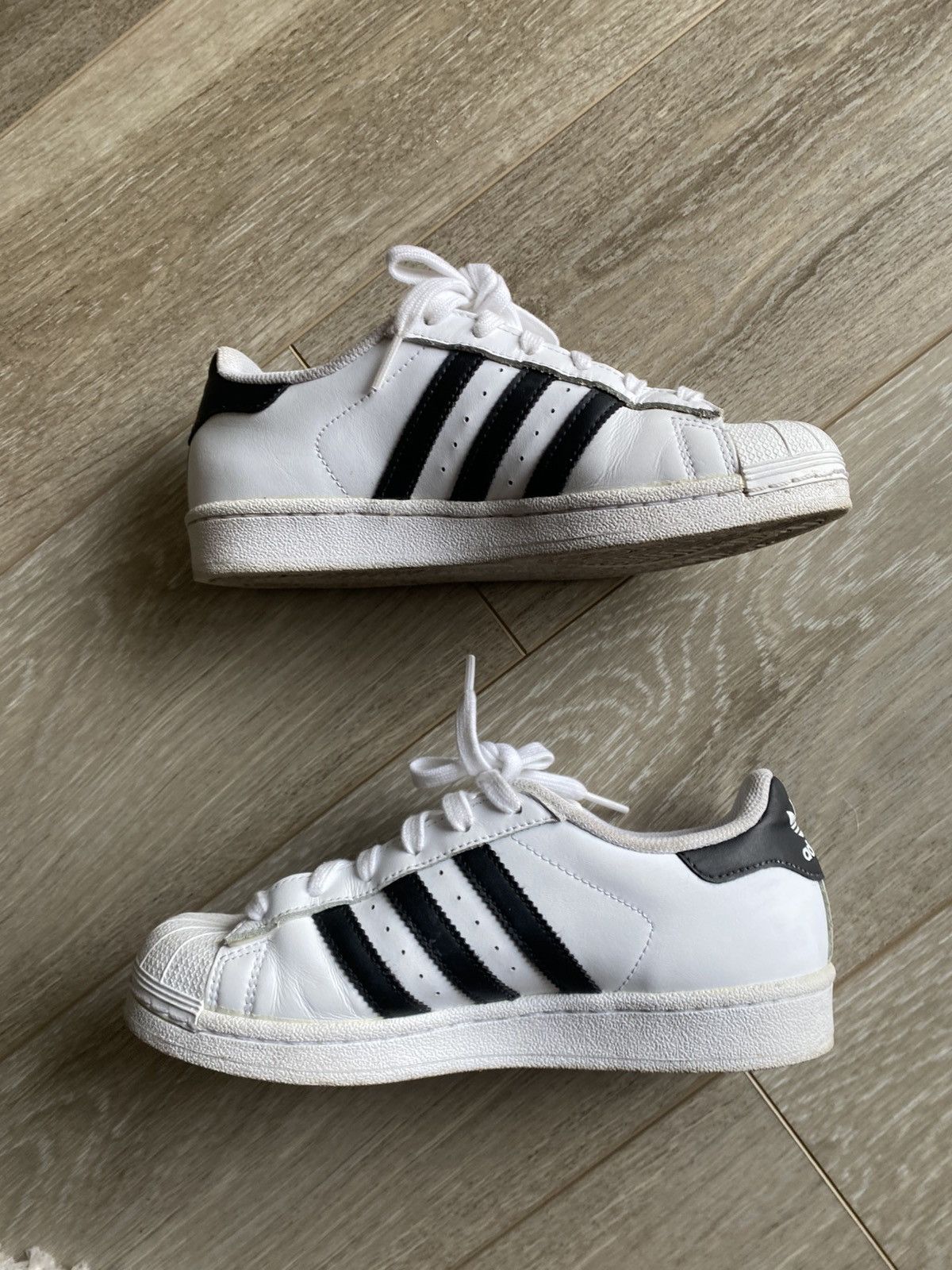 Adidas Womens Adidas Original Big Kids Superstr Jr Size US 5 / IT 35 - 2 Thumbnail