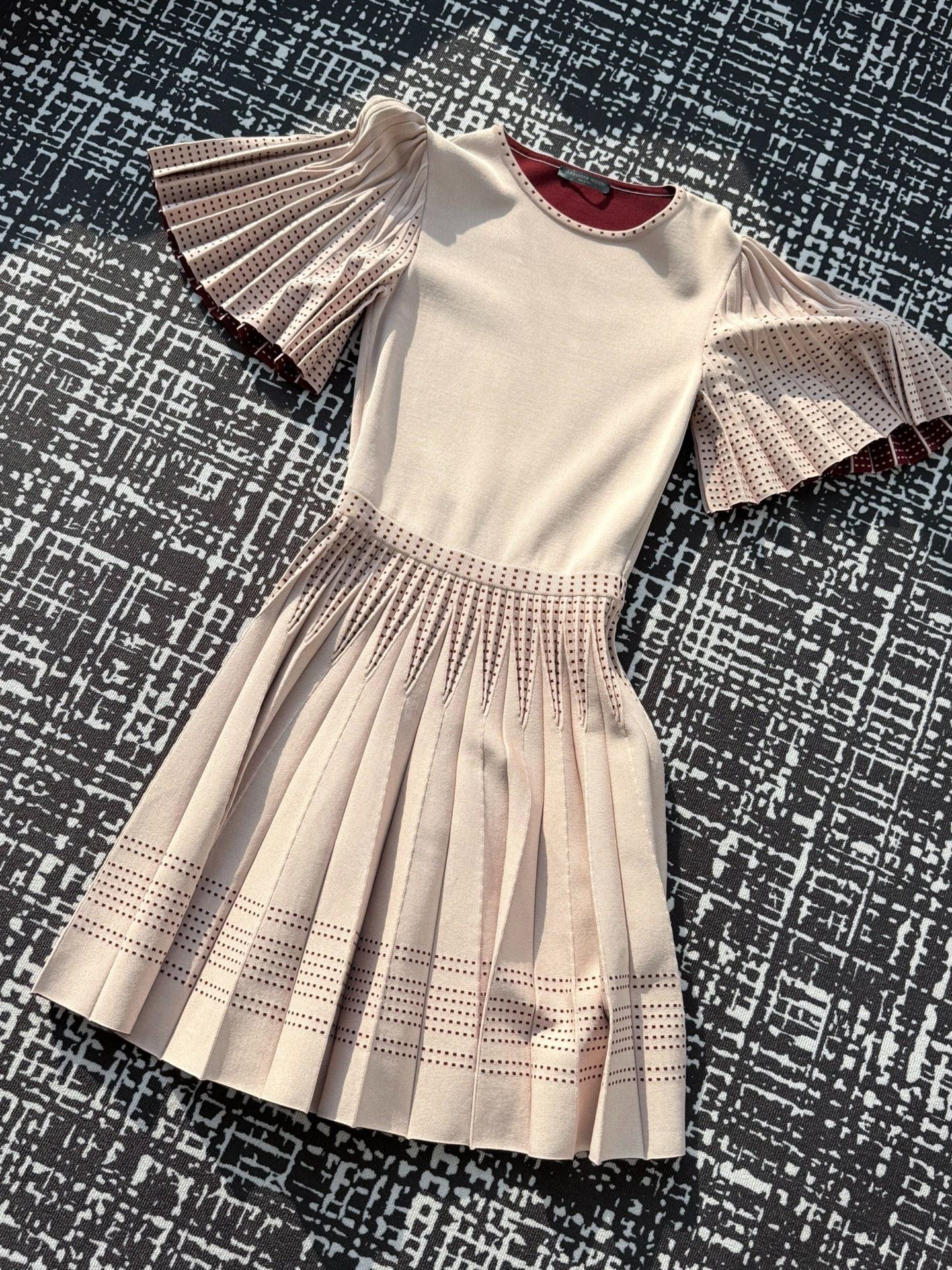 Alexander McQueen Alexander McQueen Women's Dress Size XS / US 0-2 / IT 36-38 - 1 Thumbnail