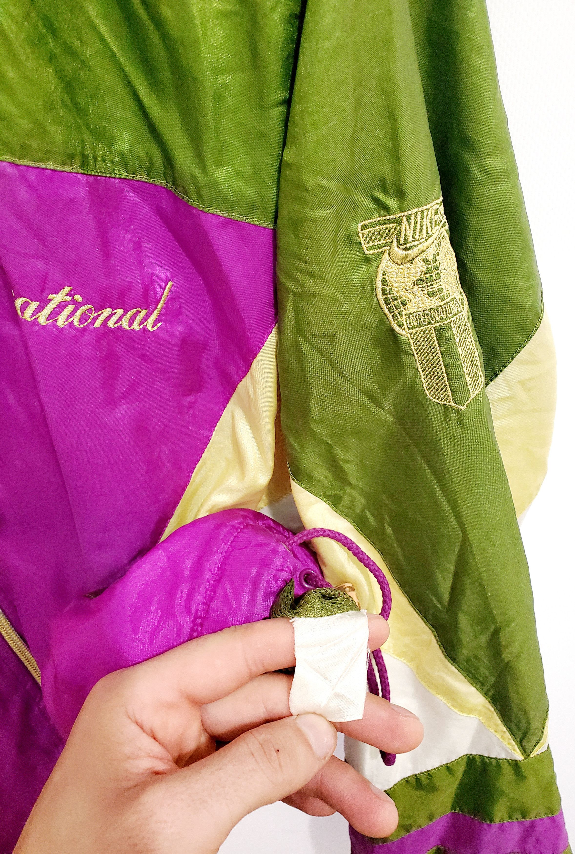 Nike × Vintage Vintage Nike International Track Retro Nylon Jacket 90s L Size US L / EU 52-54 / 3 - 5 Thumbnail