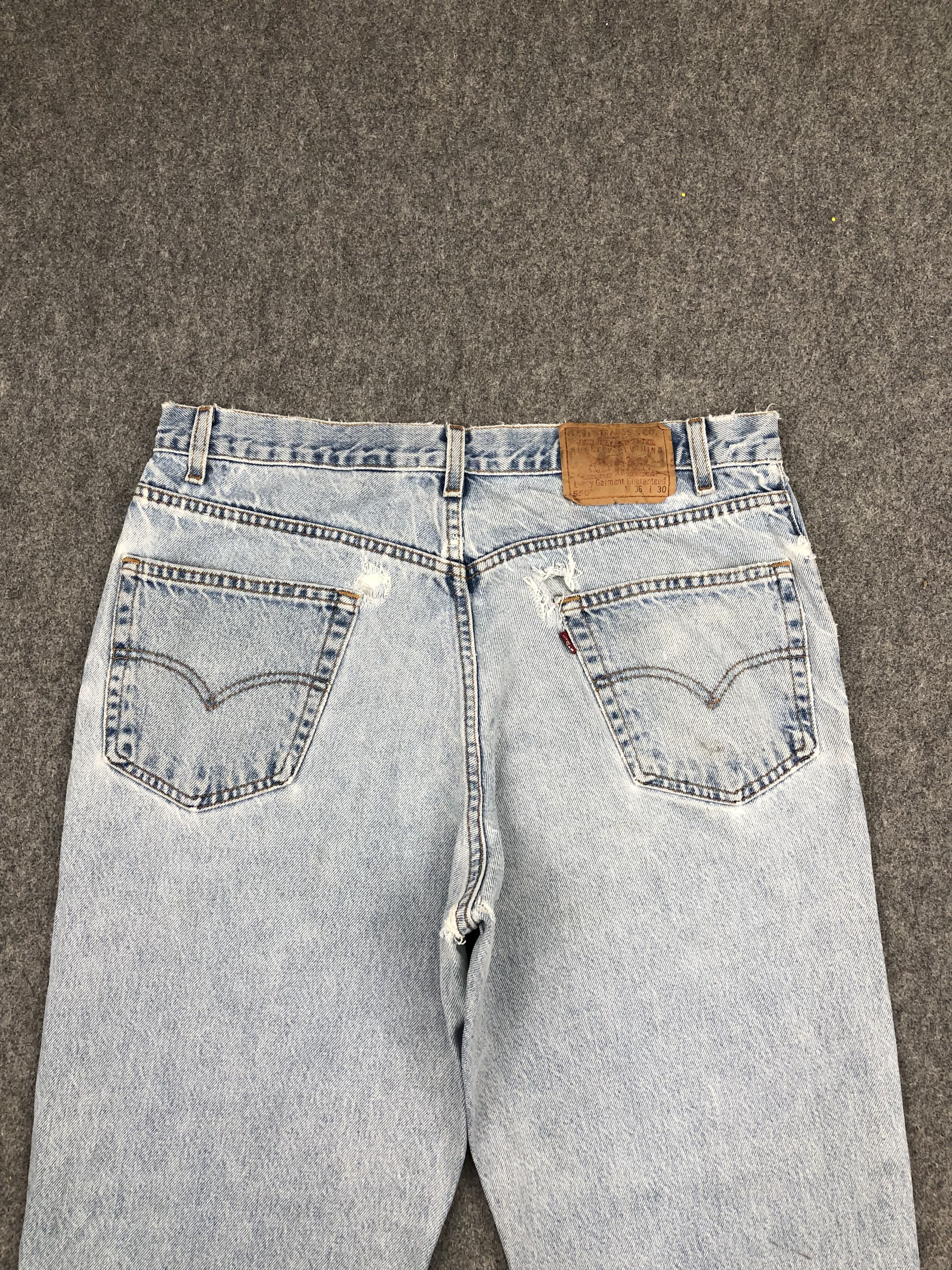 Levi's × Vintage Vintage 90s Levis 550 Light Wash Jeans Size US 34 / EU 50 - 3 Thumbnail