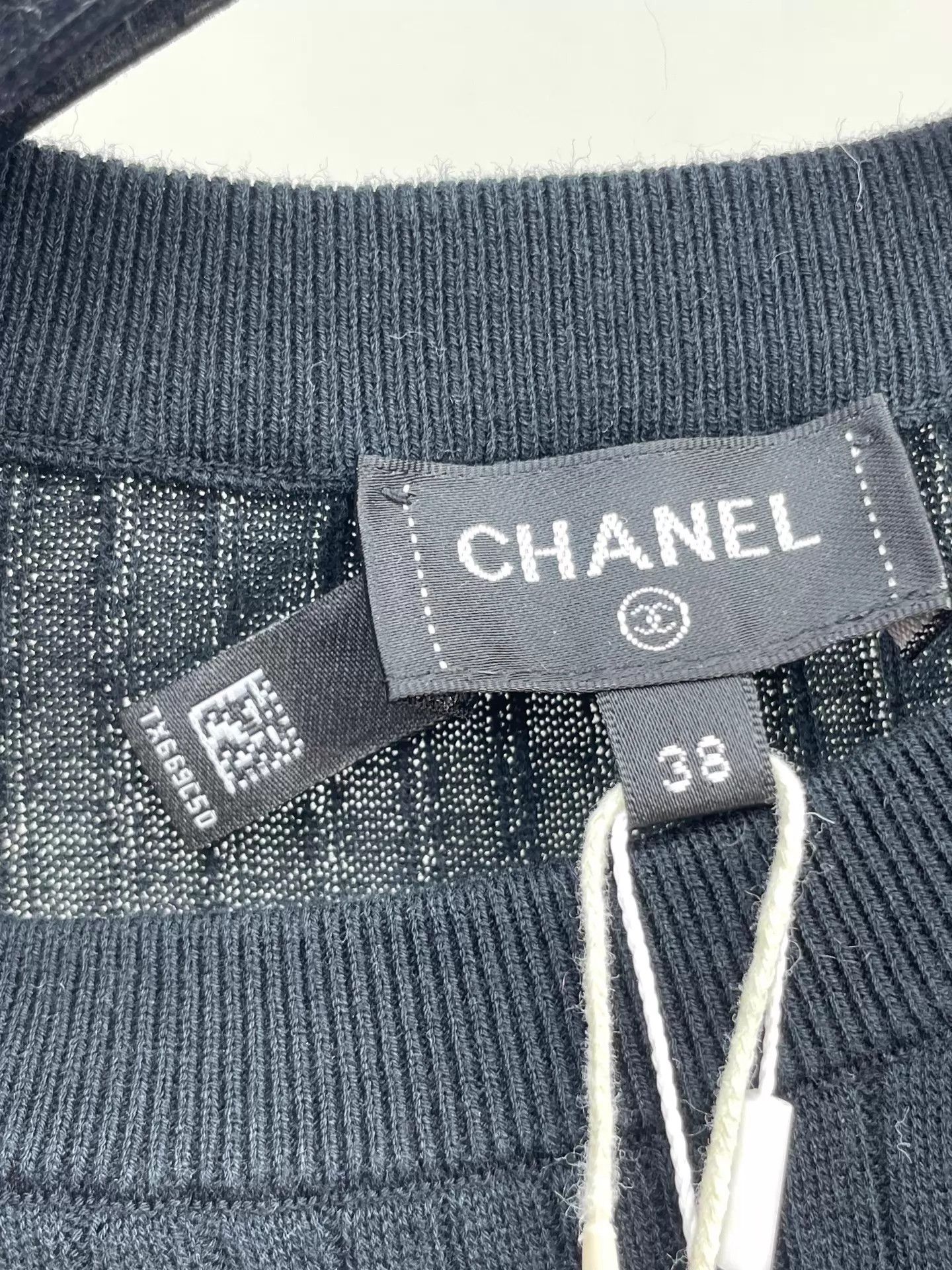 Chanel Chanel 25C Fish Motif Knit Short Sleeve 38 (99 New, Tags) Size S / US 4 / IT 40 - 4 Thumbnail