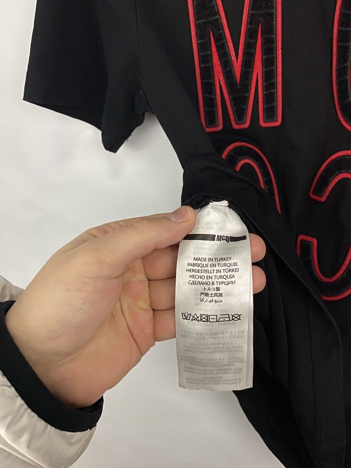 Alexander McQueen 🇮🇹 Alexander McQueen London Rare T-Shirt Retro Hype Y2K Size US S / EU 44-46 / 1 - 6 Thumbnail