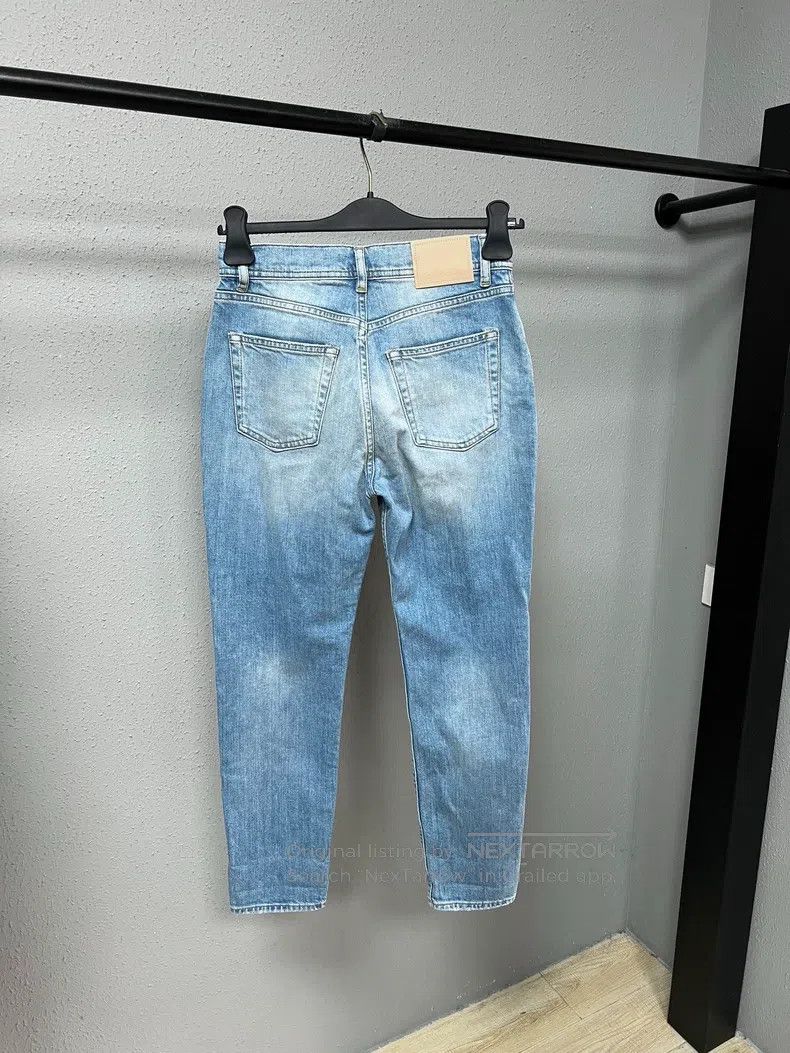 Acne Studios Acne Studios Washed Blue Leather Badge Cuffed Denim Pants Size 25" / US 0 / IT 36 - 1 Thumbnail