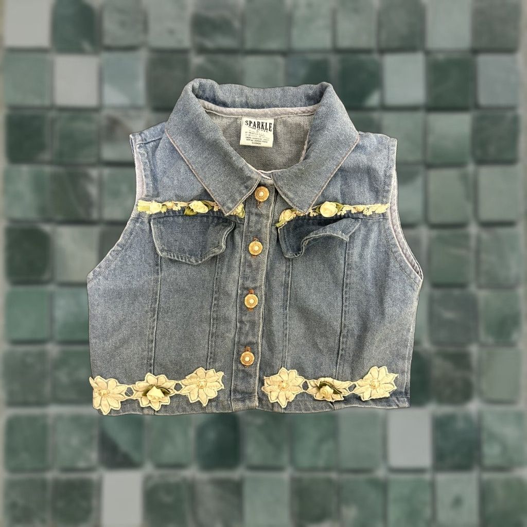 Denime VINTAGE 6T Girls Denim Embroidered Vest Blue Flowers Denim Embroidered Vest 6T Girls Blue Flowers Arts & Crafts 1990s Womens Girls Size US S / EU 44-46 / 1 - 1 Thumbnail