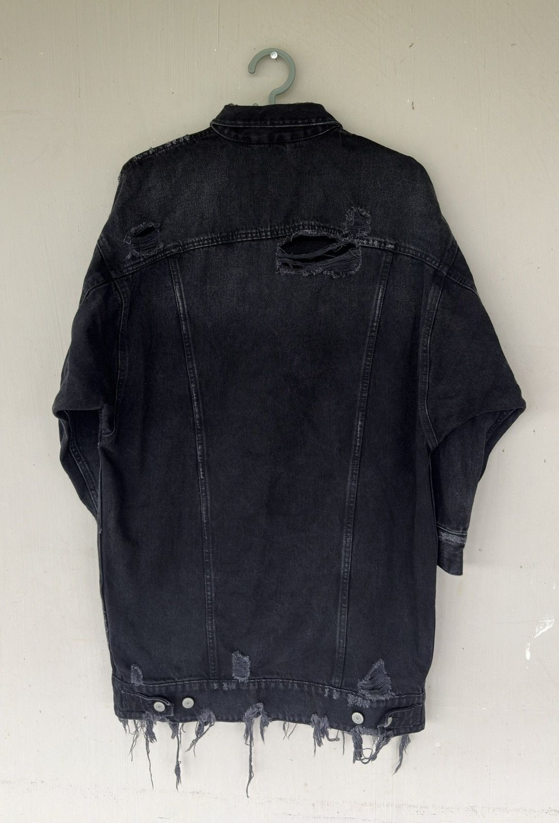 Zara Trafaluc Zara Black Distressed Long Denim Jacket Size US M / EU 48-50 / 2 - 7 Thumbnail