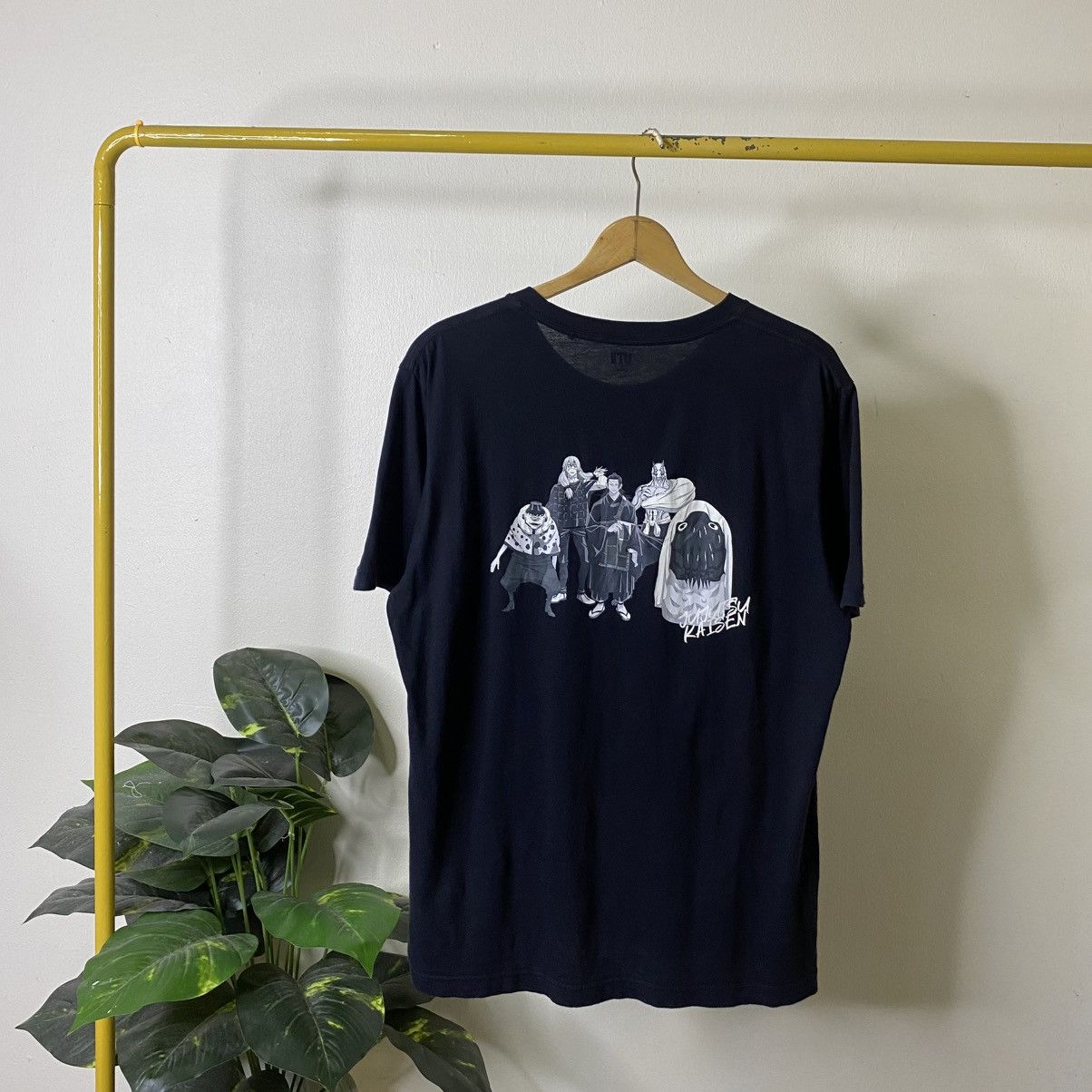 Uniqlo UT Anime Jujutsu Kaisen Manga Series Collaboration T Shirt Size US L / EU 52-54 / 3 - 6 Thumbnail