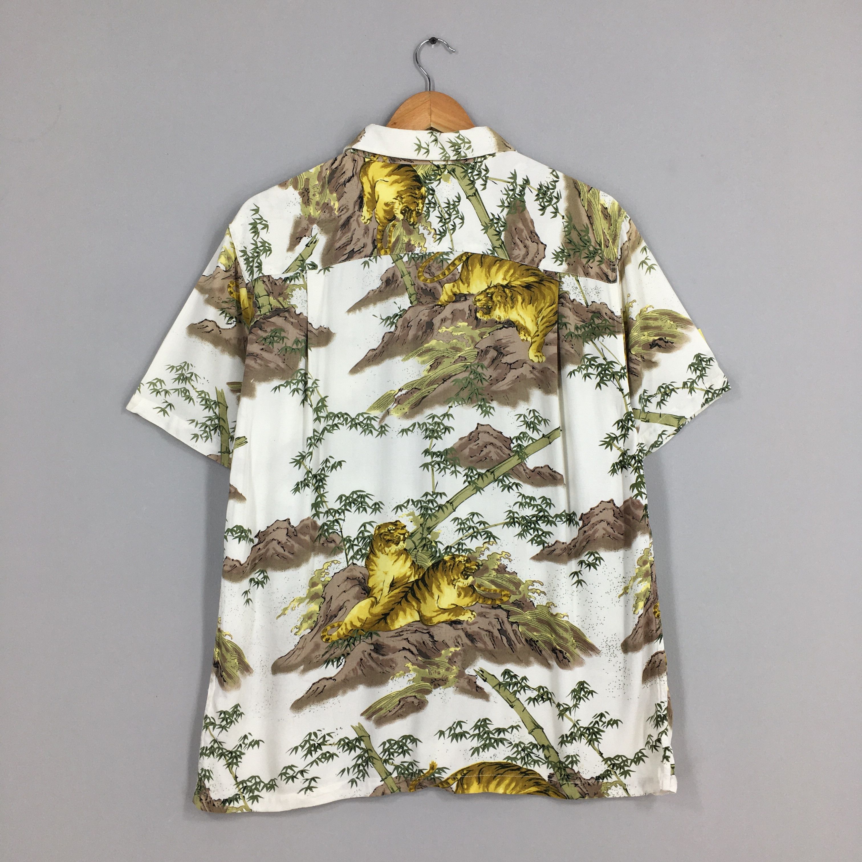 Other Vintage 90s Tiger Roar Bamboo Aloha Hawaii Rayon Shirt Large Size US L / EU 52-54 / 3 - 7 Thumbnail