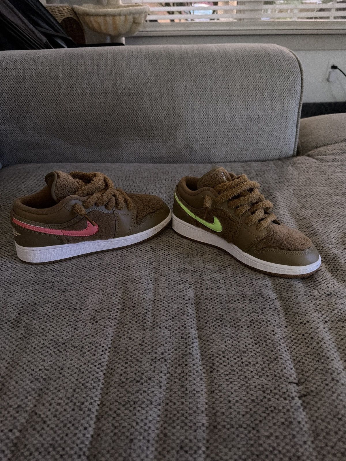 Jordan Brand Air Jordan 1 Low GS ‘Teddy Bear’ - Size 4.5Y - Used Size US 4.5 / IT 34.5 - 2 Thumbnail