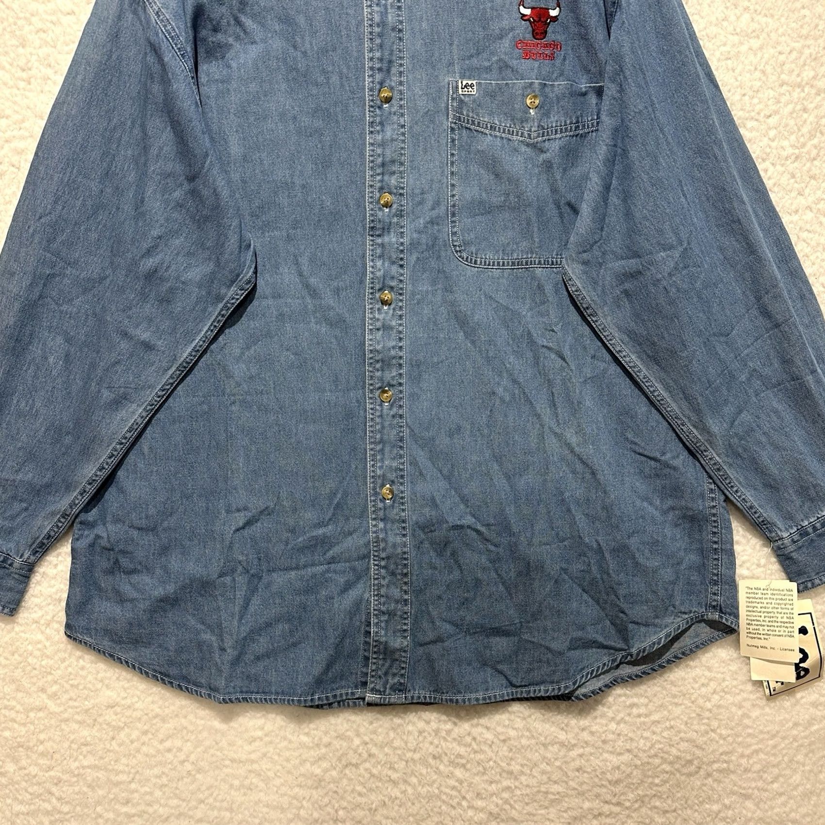 Lee VINTAGE Lee Sport Denim Button-Down Shirt Chicago Bulls Long Sleeve Sz L Men Blue Cotton 90s Sports Embroidered Pocket Regular Shirt Size US L / EU 52-54 / 3 - 7 Thumbnail