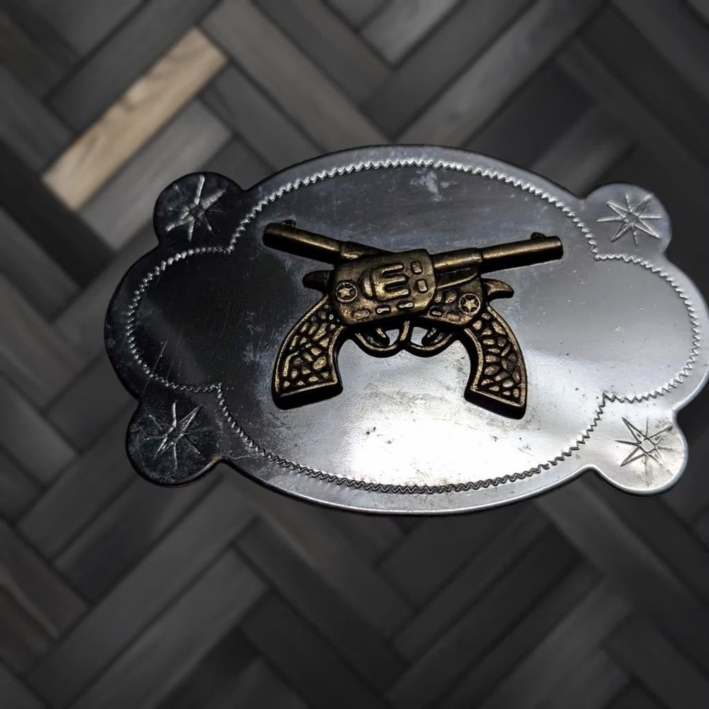 Vintage VINTAGE Chrome belt buckle PISTOLS guns WESTERN cowboy RODEO Men belt buckle Chrome Metal Southwestern Guns 3.5" 1.75" fit Boys, Mens Size ONE SIZE - 1 Thumbnail