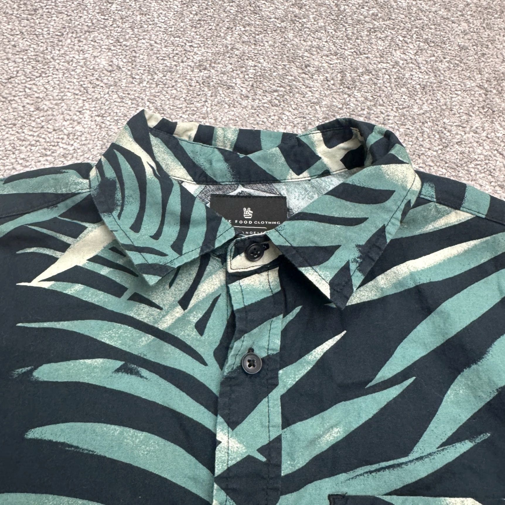 Junk Food Junk Food Hawaiian Shirt Mens Small Green Blue Floral Short Sleeve Button-Up Tropical Casual Size US S / EU 44-46 / 1 - 3 Thumbnail