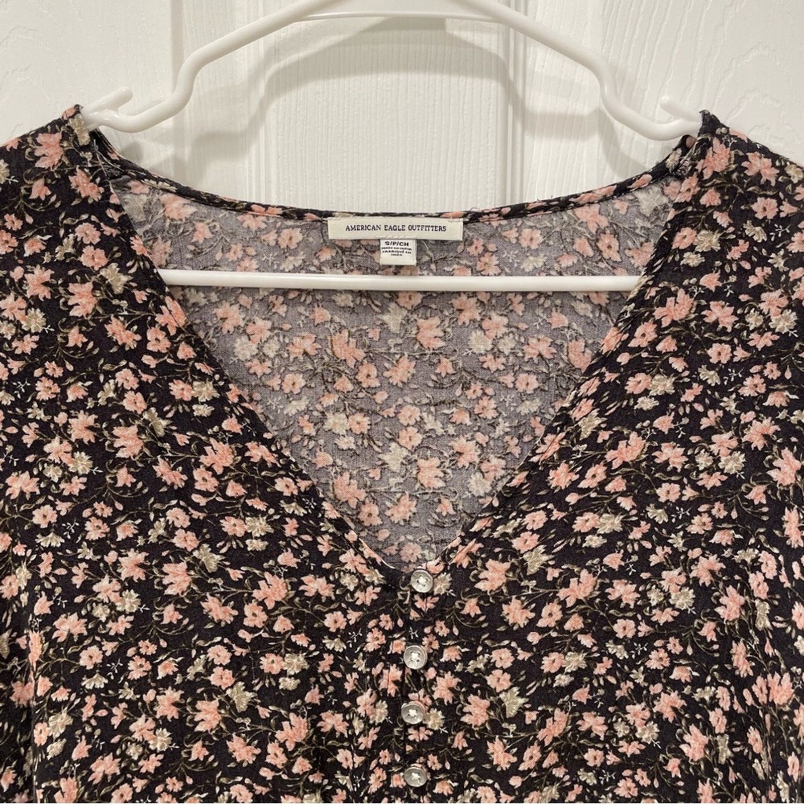 American Eagle Outfitters American Eagle Outfitters Long Sleeve Floral Crop Top S Size S / US 4 / IT 40 - 3 Thumbnail