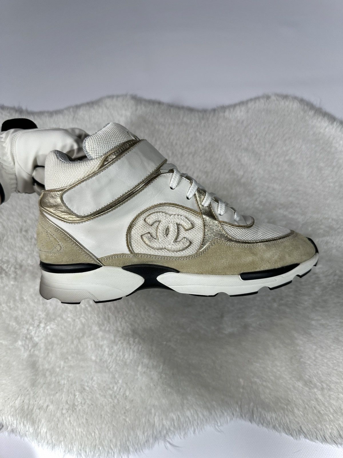 Chanel Chanel CC High Top Sneakers White Gold Authentic 39 Size US 8 / IT 38 - 1 Thumbnail