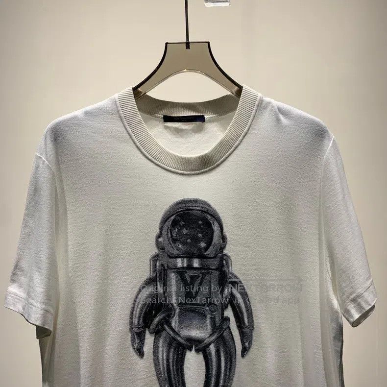 Louis Vuitton Louis Vuitton Astronaut logo printed short sleeve T-shirt Size US L / EU 52-54 / 3 - 3 Thumbnail