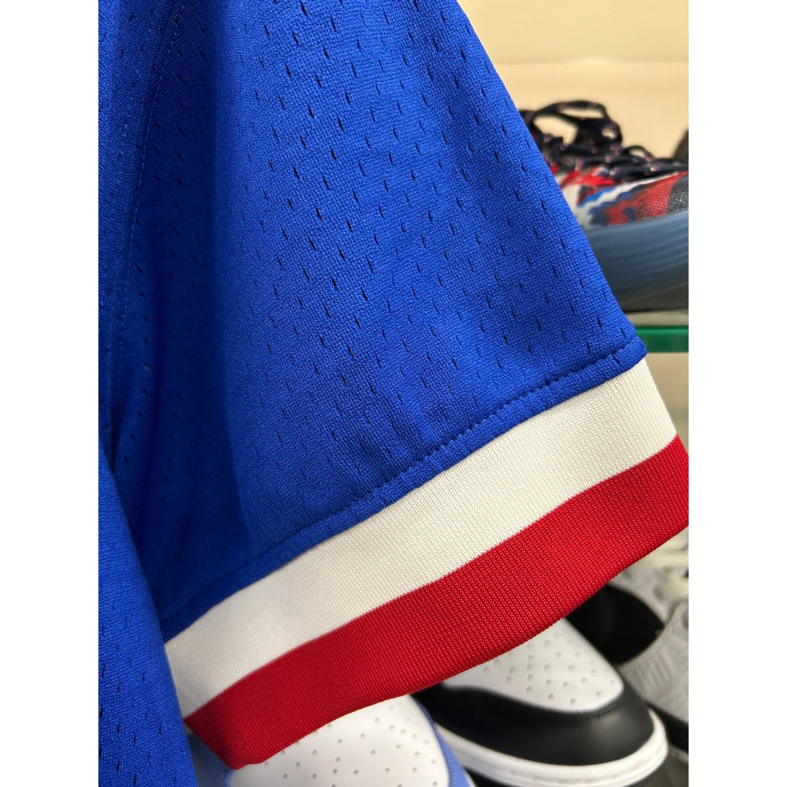 Mitchell & Ness Philadelphia 76ers "Hardwood Classics" V-neck mesh T-shirt Size US L / EU 52-54 / 3 - 3 Thumbnail
