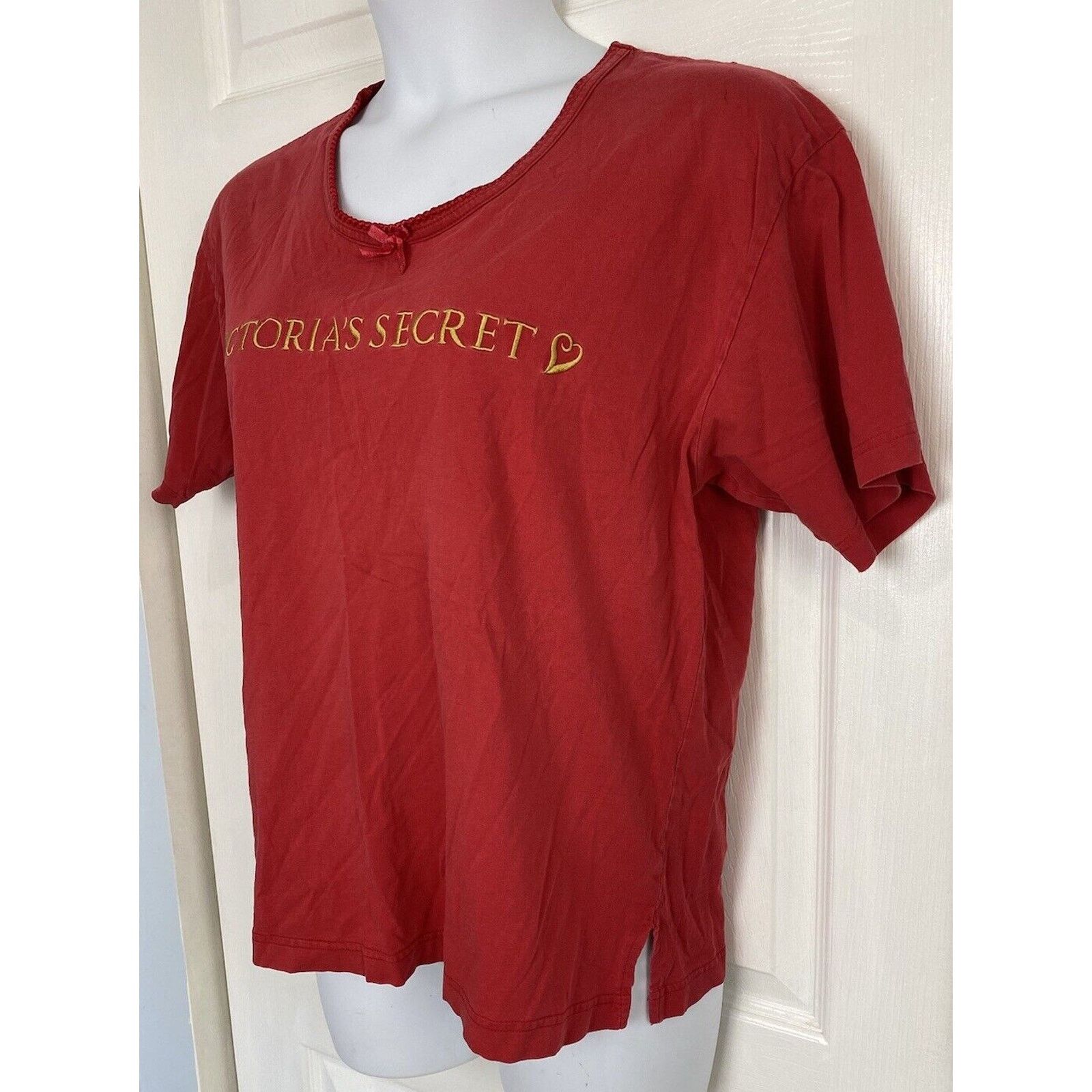 Victoria's Secret VTG Victoria's Secret T-shirt Red Gold Logo Embroidered Tee Size M / US 6-8 / IT 42-44 - 2 Thumbnail