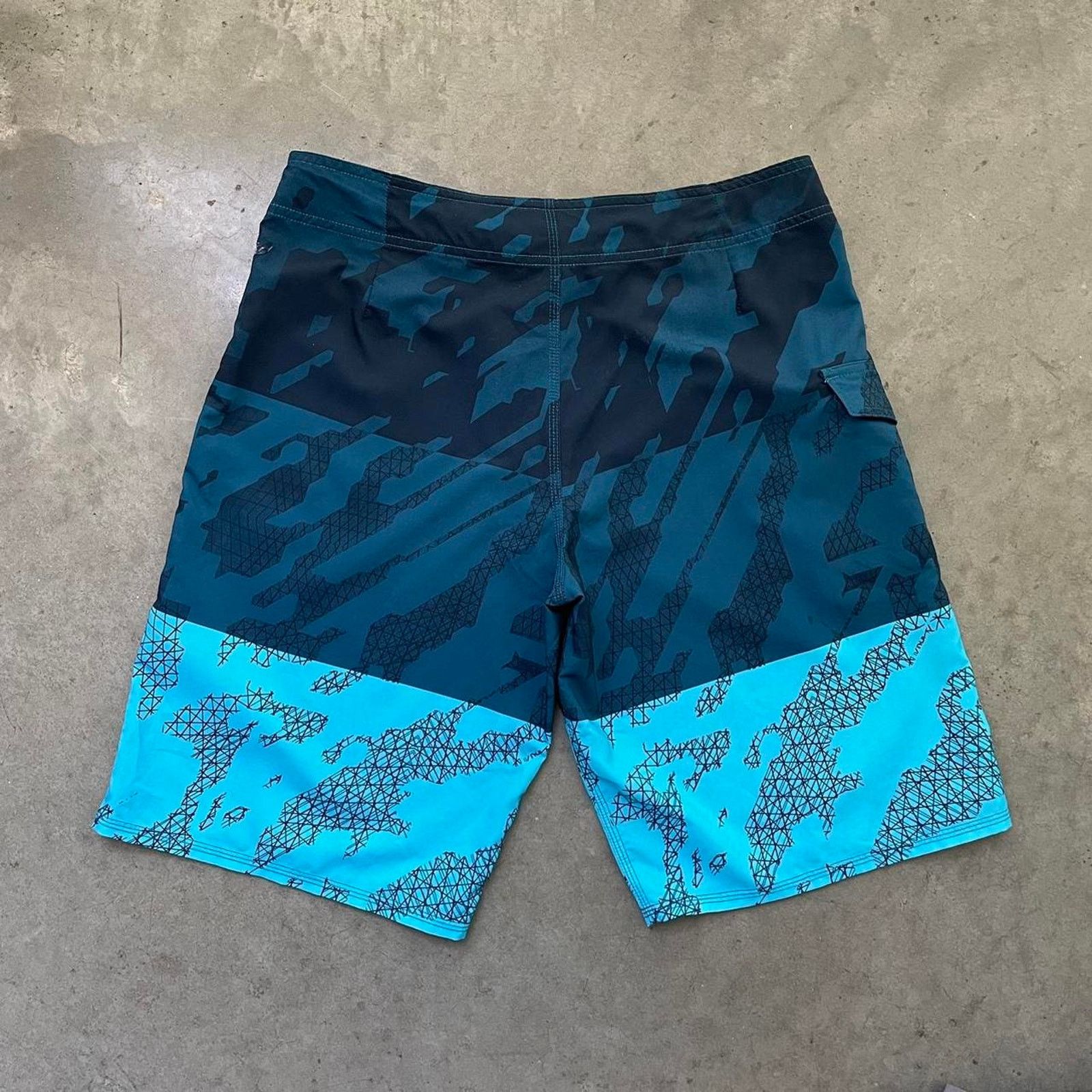 Oakley Oakley Blue Patterned Swim Shorts Size US 32 / EU 48 - 2 Thumbnail
