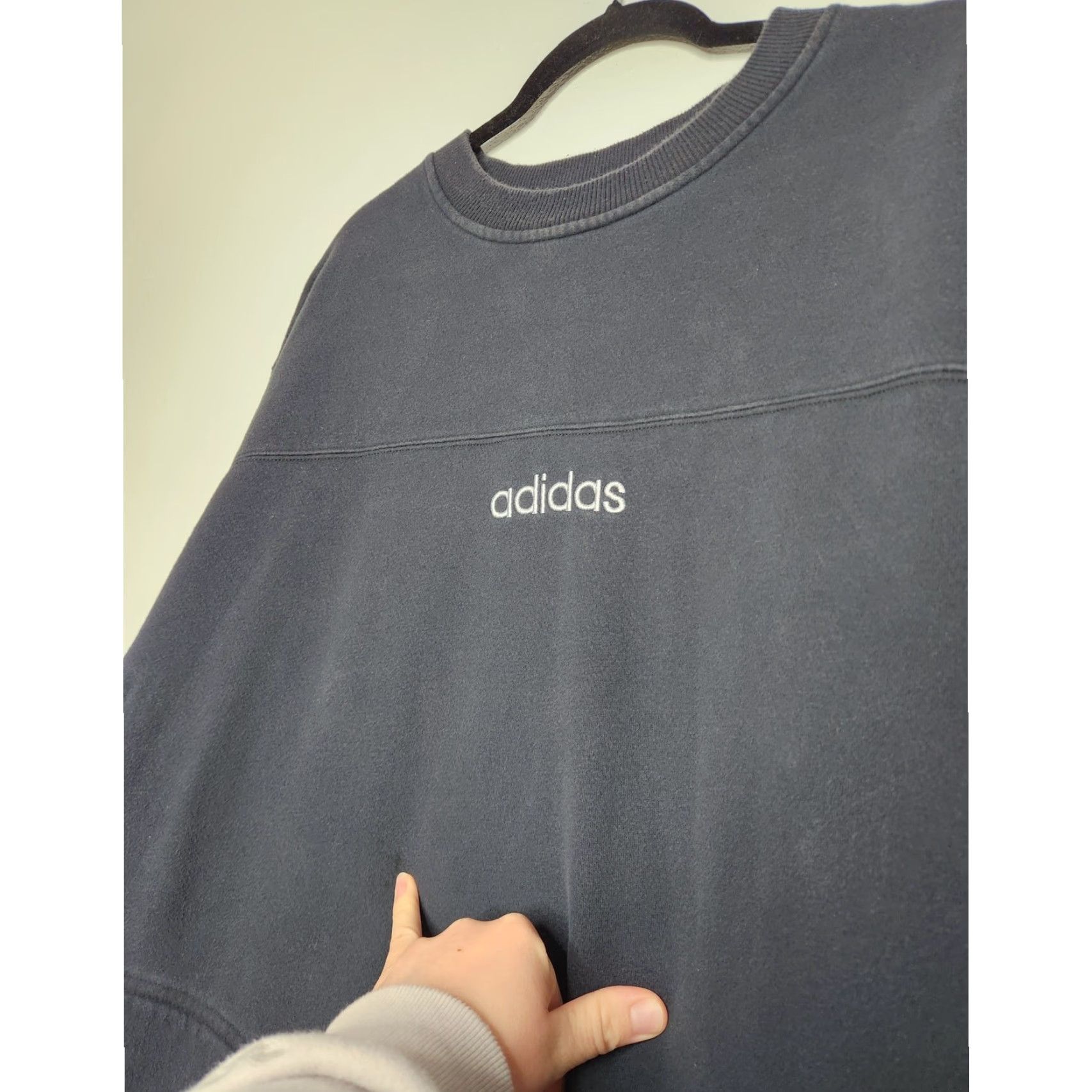 Adidas VINTAGE Adidas Spellout Center Black 90s Crewneck Sweatshirt Skate Surf Shirt Unisex Adults L Black 90s VintageGrip Size US L / EU 52-54 / 3 - 3 Thumbnail