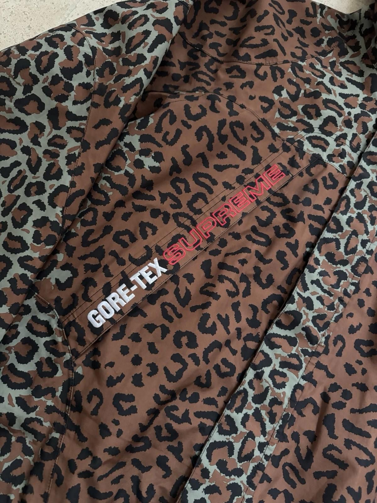 Supreme Supreme GORE TEX Taped Seam Jacket Leopard Size Medium Size US M / EU 48-50 / 2 - 2 Thumbnail