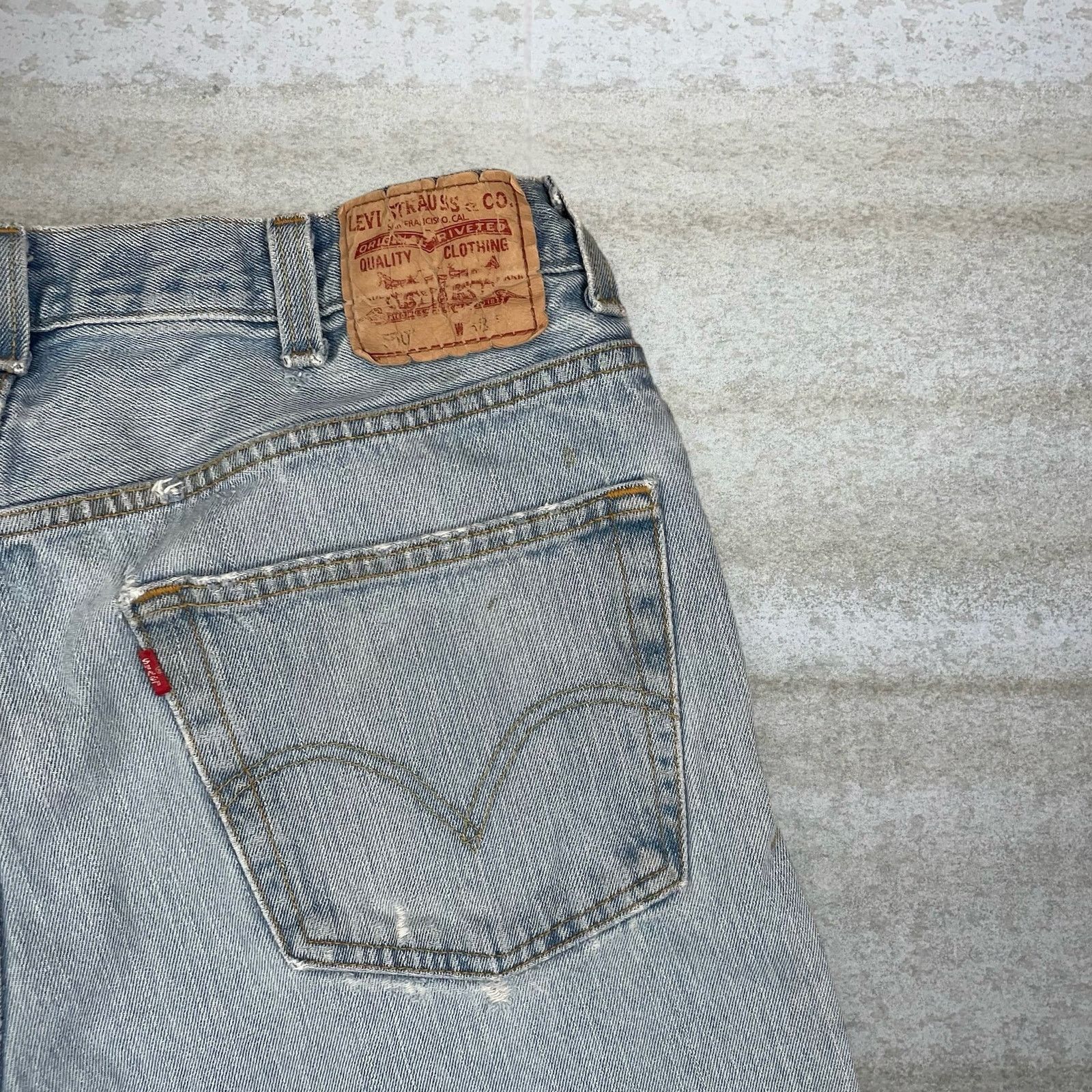 Levi's Vintage Y2K Levis 550 Jeans 38x34 Relaxed Light Wash Denim Size US 38 / EU 54 - 3 Thumbnail