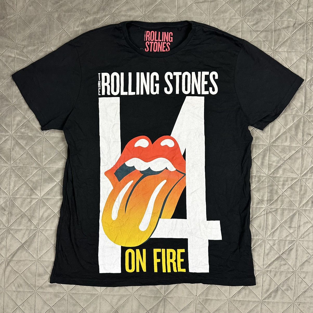 Band Tees The Rolling Stones T-shirt 14 On Fire Size US XL / EU 56 / 4 - 1 Thumbnail