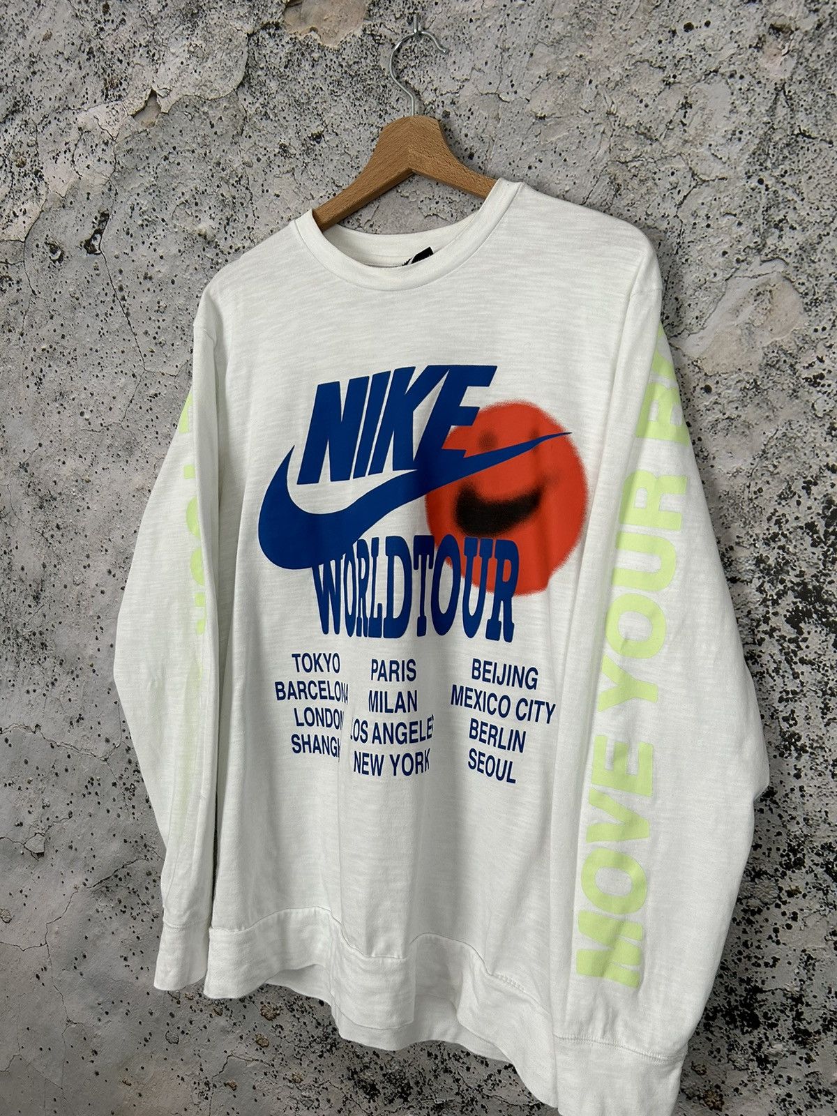 Nike Nike World Tour Graphic Crewneck Streetwear Sportswear Rare Size US L / EU 52-54 / 3 - 2 Thumbnail