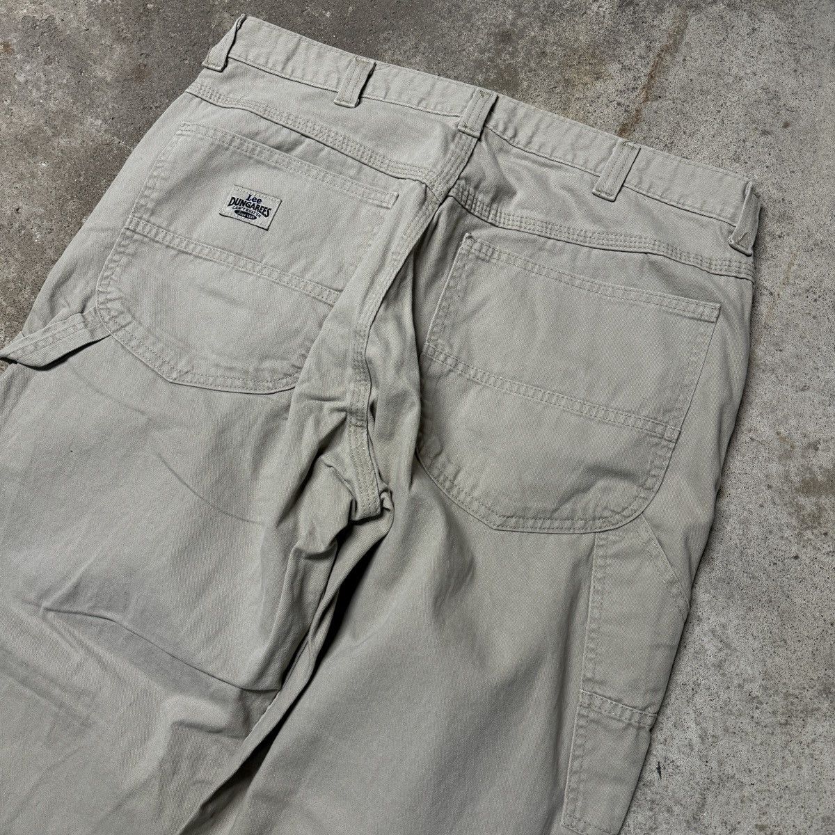 Vintage VINTAGE LEE DUNGAREES BAGGY TAN CARPENTER PANTS 36x32 Size US 36 / EU 52 - 4 Thumbnail