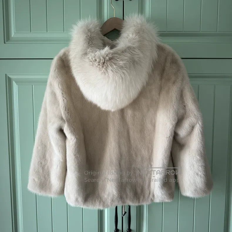 Brunello Cucinelli Brunello Cucinelli White fur coat with fox fur collar, can Size XS / US 0-2 / IT 36-38 - 2 Thumbnail