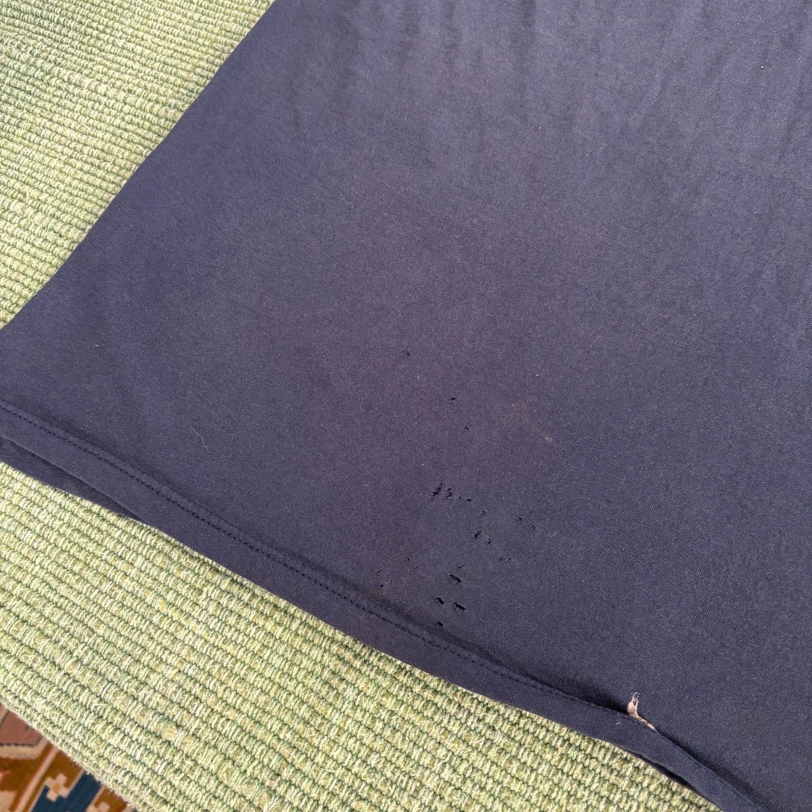 Fruit Of The Loom × Vintage Vintage 90s Y2K dark blue distressed blank pocket tee shirt Size US L / EU 52-54 / 3 - 7 Thumbnail