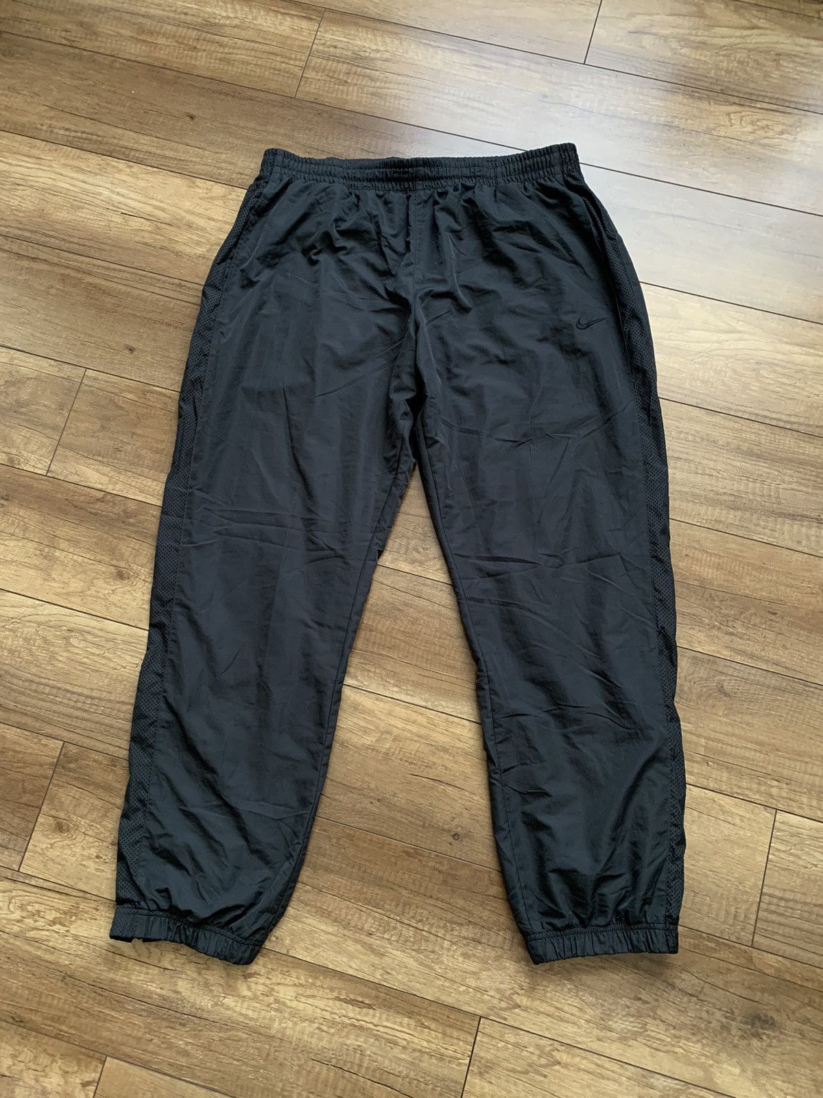 Vintage Nike Nylon Track Pants Vintage Y2K Logo Swoosh Size US 36 / EU 52 - 2 Thumbnail