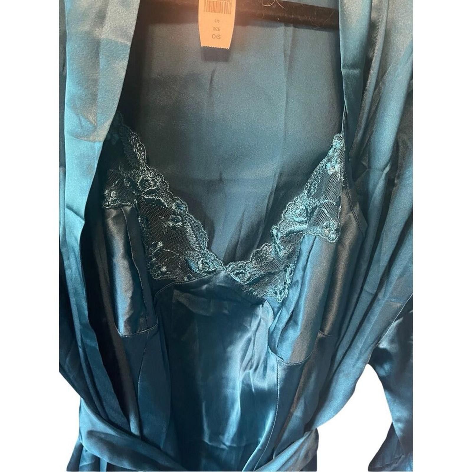 Designer Victoria's Secret robe and nightie set new with tags. Size ONE SIZE - 6 Thumbnail