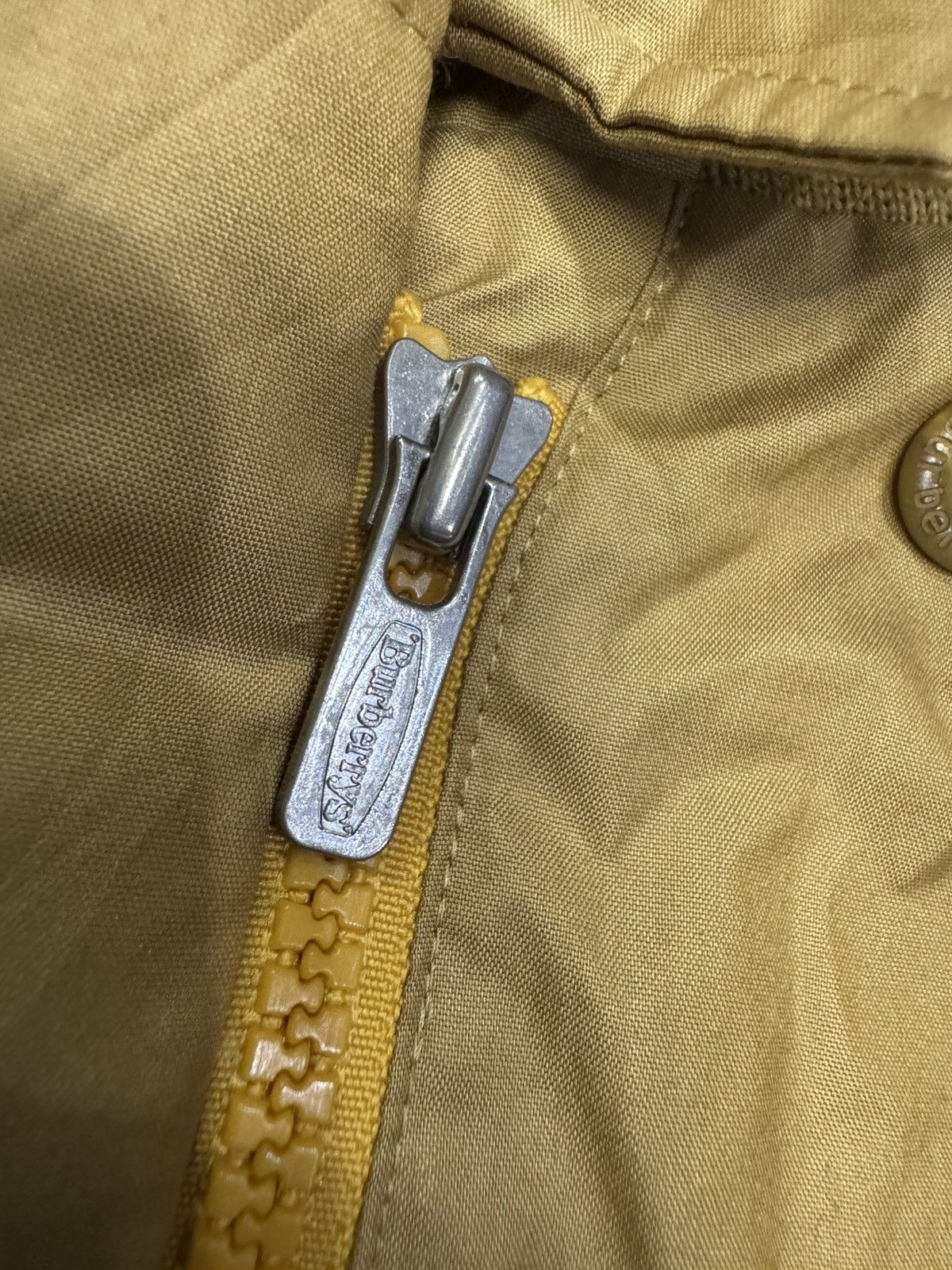 Burberry VINTAGE BURBERRYS BOMBER JACKET BEIGE Size US M / EU 48-50 / 2 - 7 Thumbnail